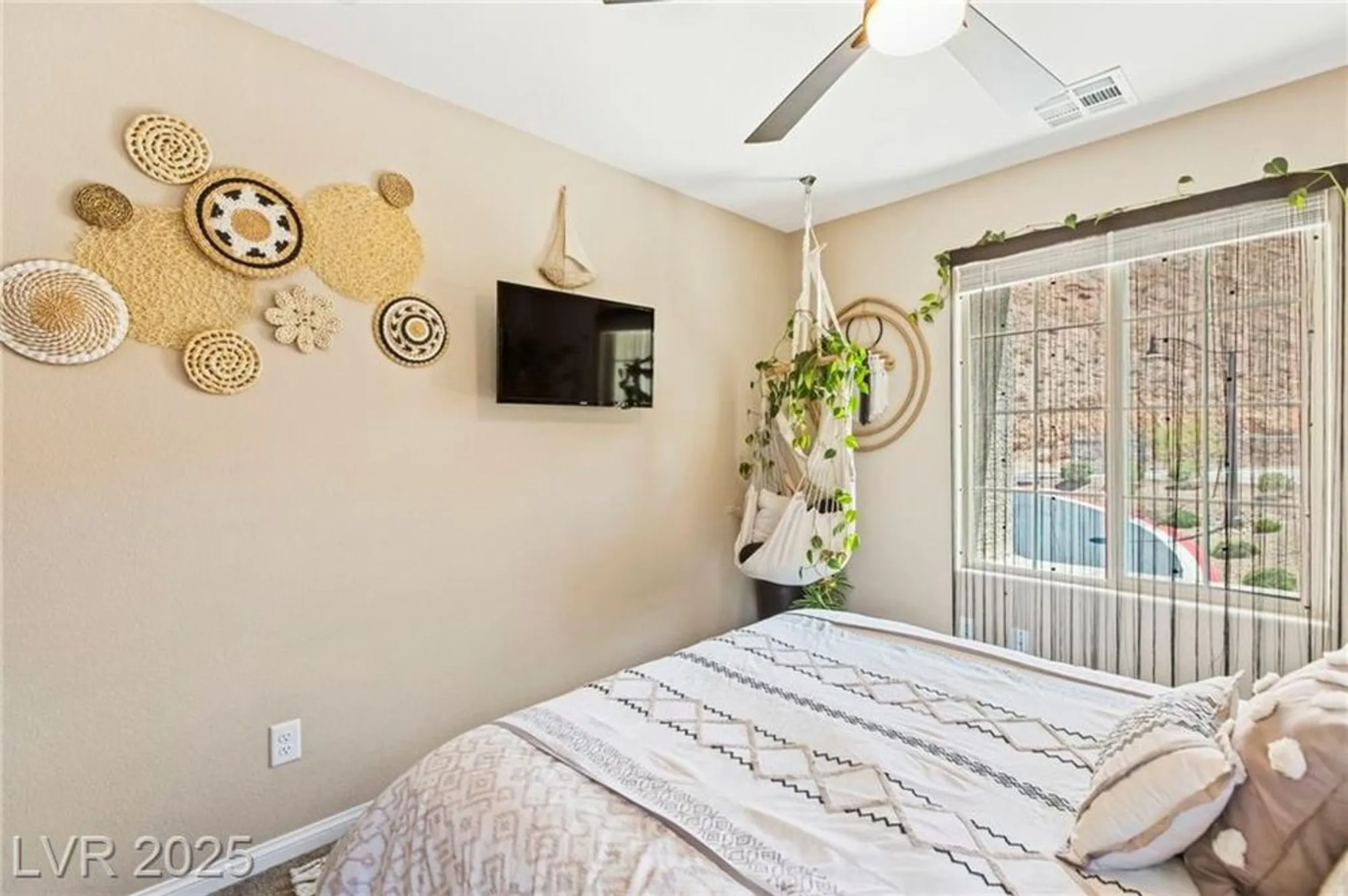 Property Slideshow image 29 of 42 | 44 moon hill dr, Henderson, NV, 89011