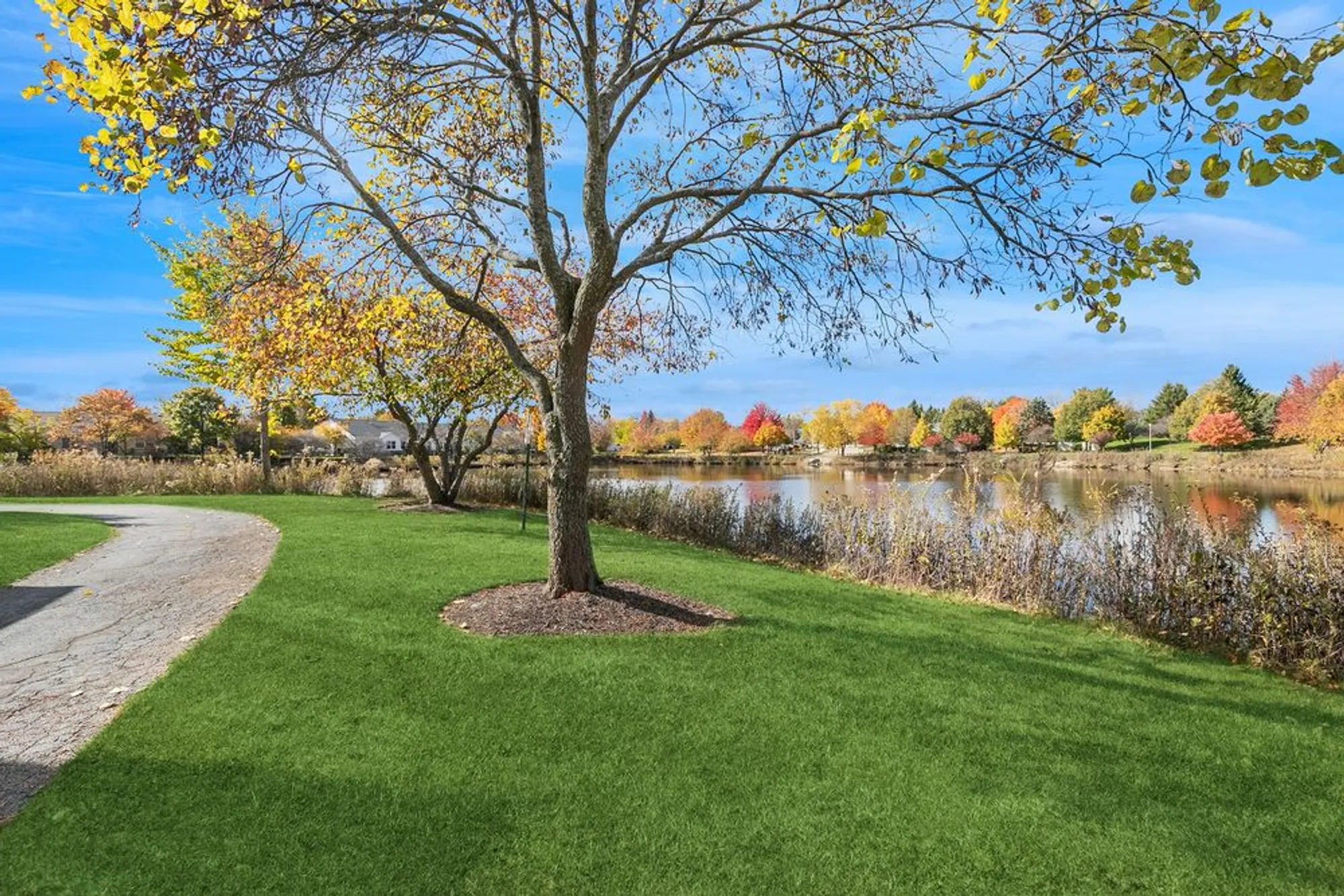 Property Slideshow image 35 of 39 | 2325 carillon dr, Grayslake, IL, 60030