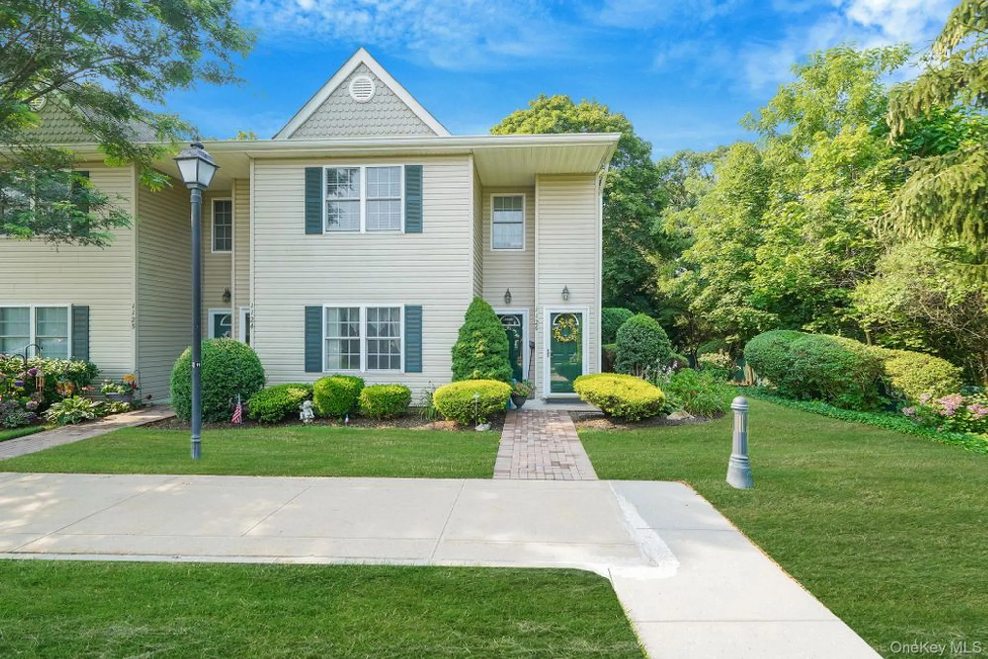 Property Slideshow image 1 of 29 | 1126 savoy dr, Melville, NY, 11747