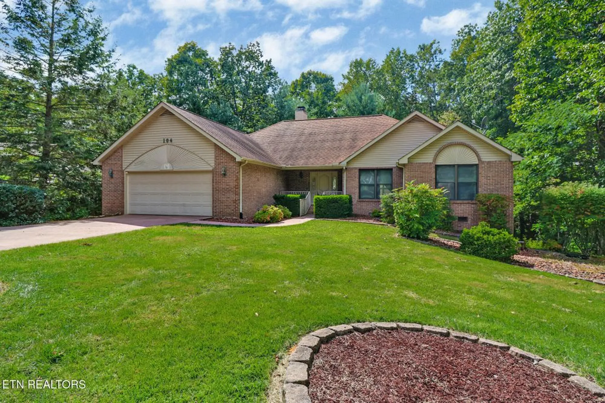 Property Slideshow image 3 of 54 | 104 flossmoor cir, Crossville, TN, 38558