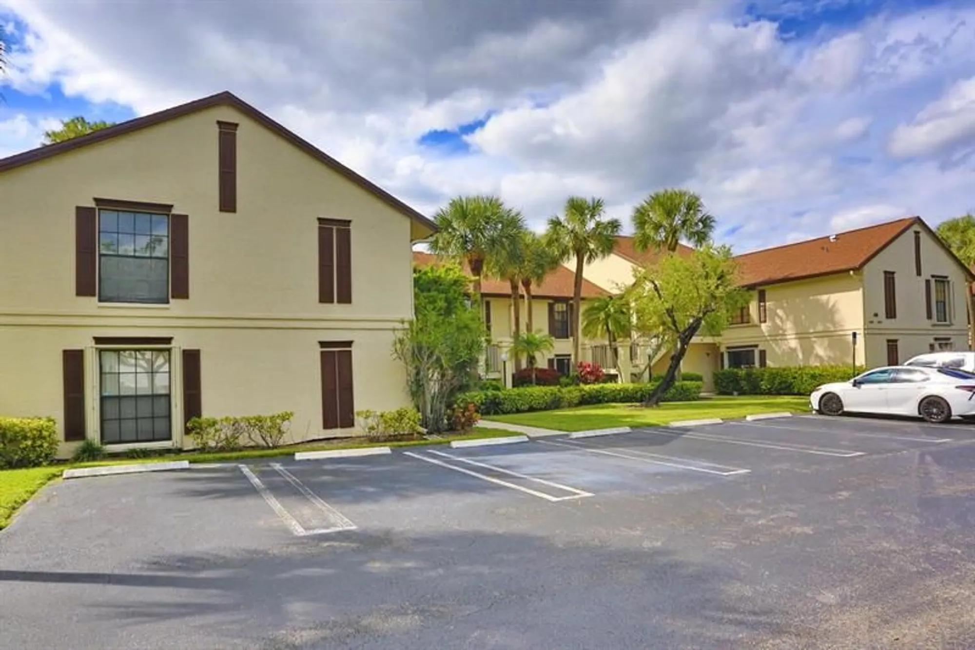 Property Slideshow image 5 of 52 | 3409 jog park dr # 3409, Greenacres, FL, 33467
