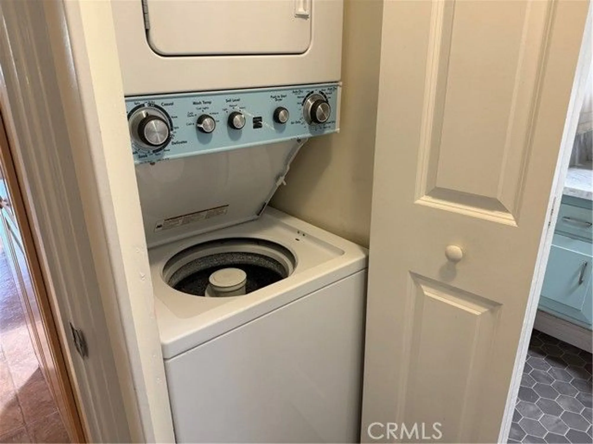 Property Slideshow image 13 of 14 | 1540 northwood rd, Seal Beach, CA, 90740