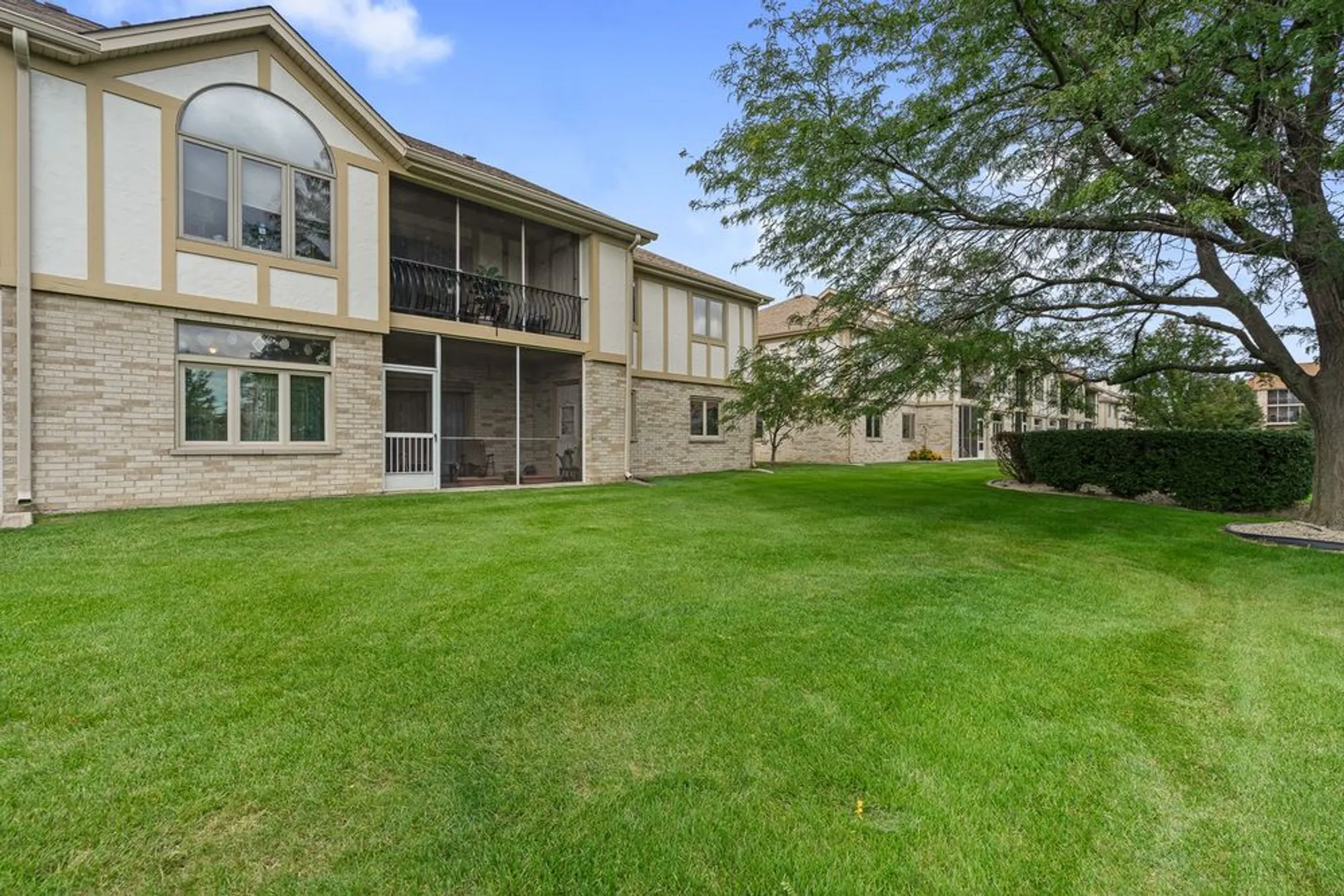 Property Slideshow image 24 of 33 | 18431 pine cone dr apt 1, Tinley Park, IL, 60477