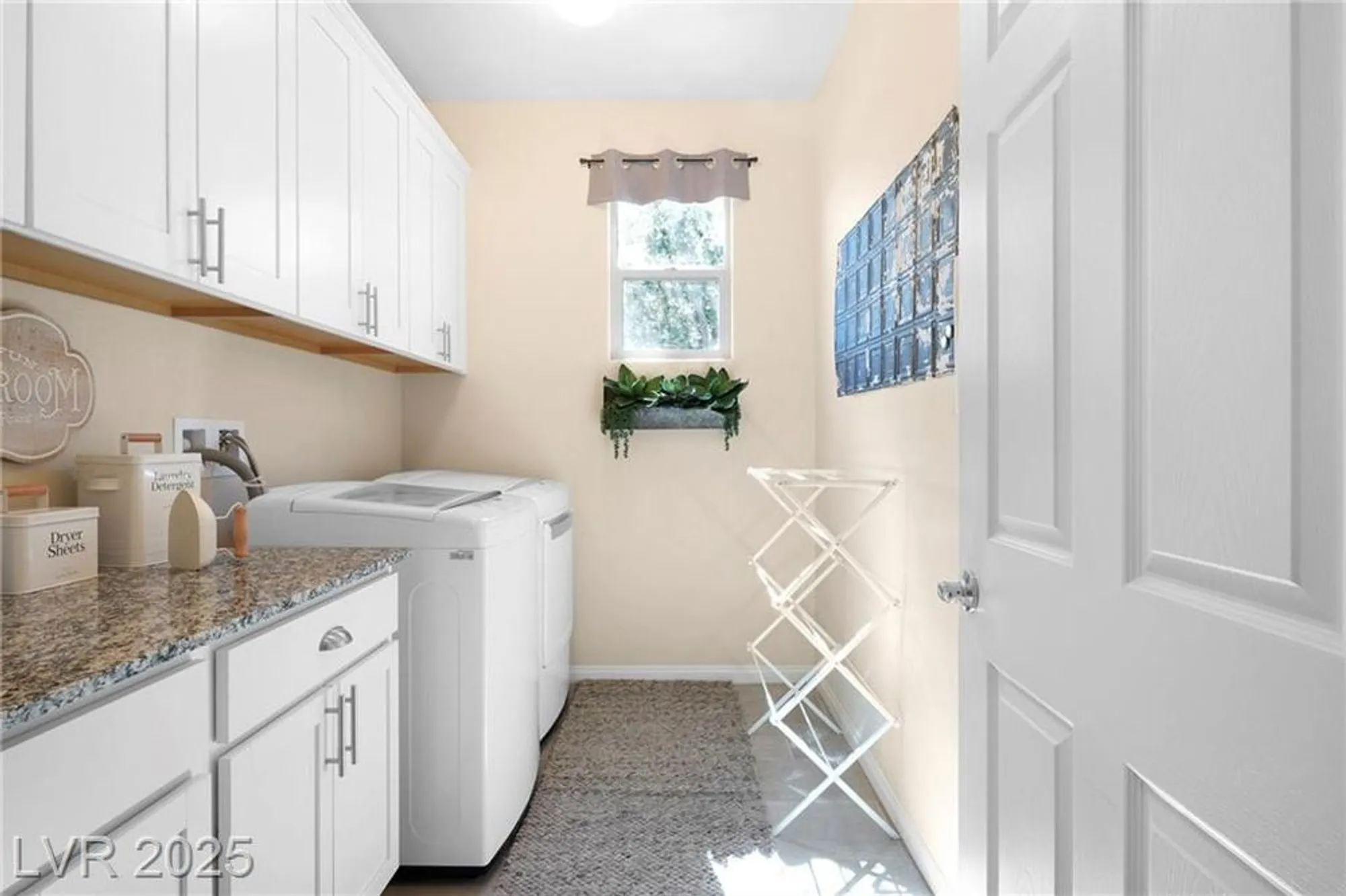 Property Slideshow image 39 of 68 | 1844 wolfcreek falls ct, Henderson, NV, 89044