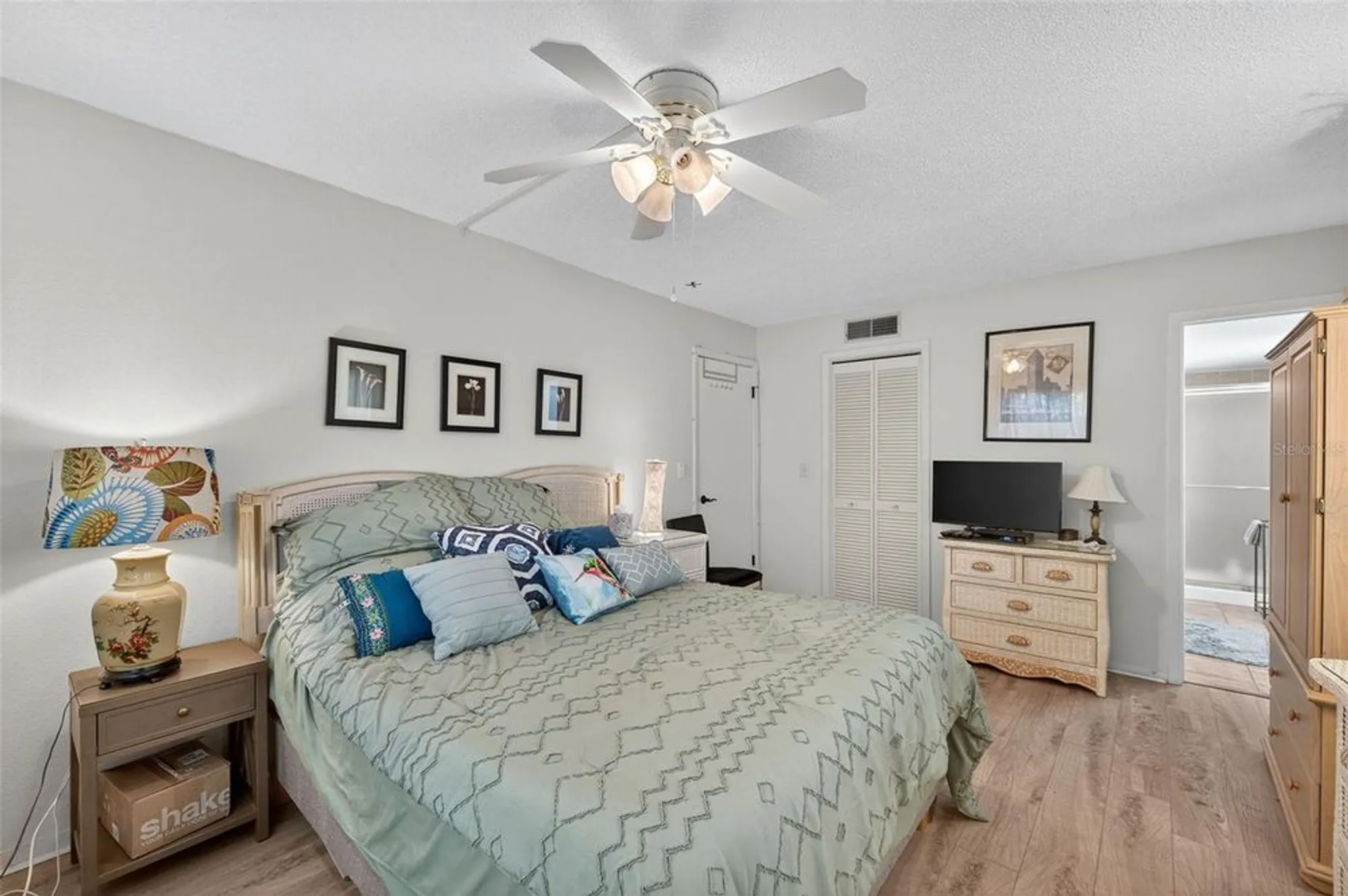 Property Slideshow image 11 of 23 | 2555 royal pines cir # 15a, Clearwater, FL, 33763