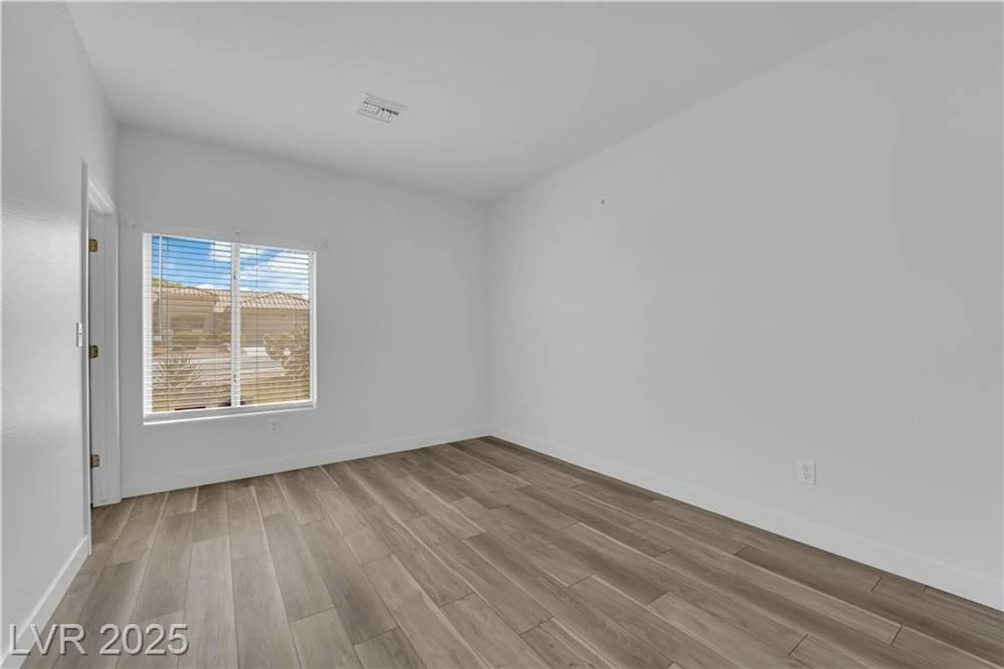 Property Slideshow image 23 of 35 | 10144 hunter springs dr, Las Vegas, NV, 89134