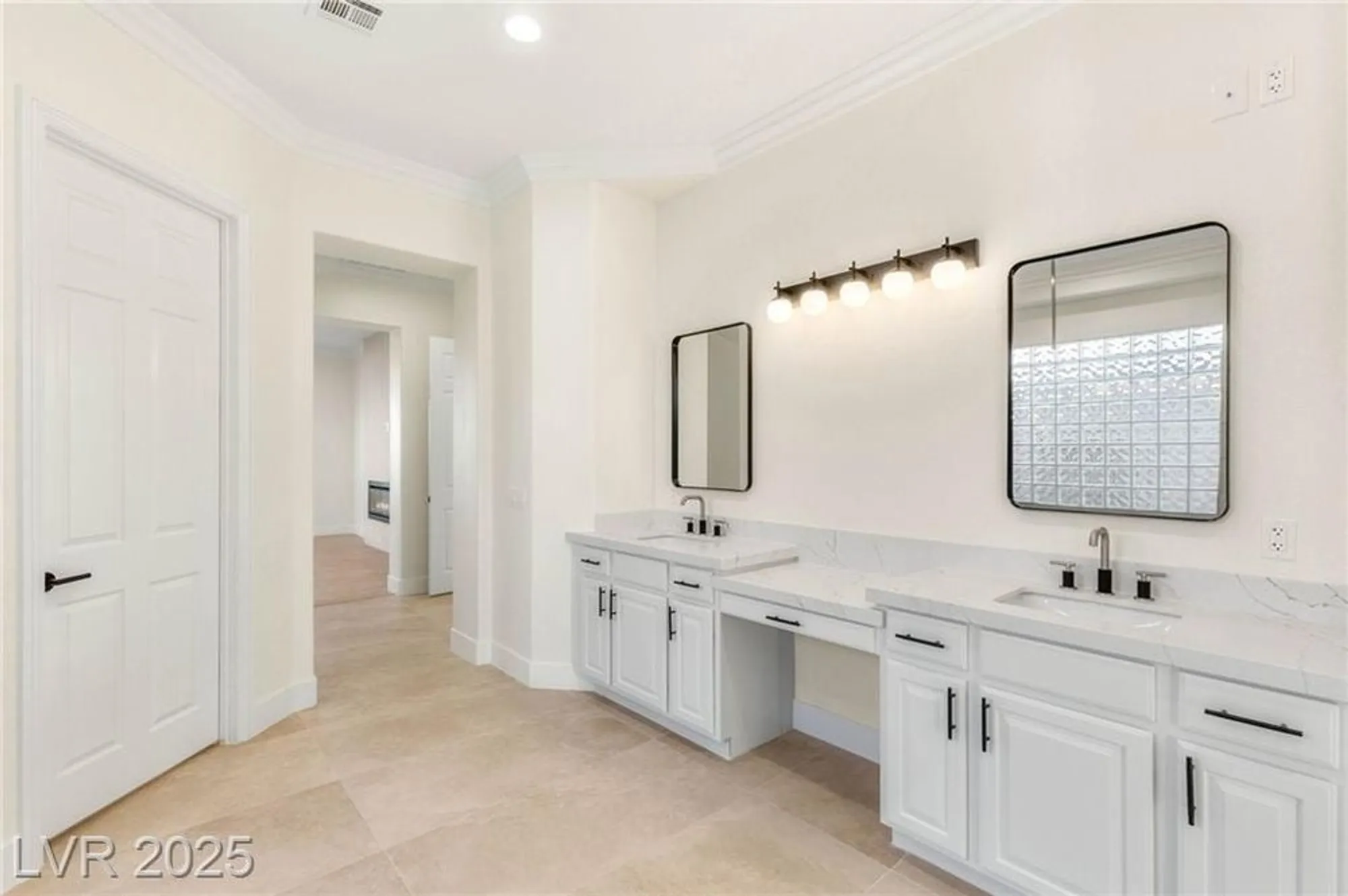 Property Slideshow image 32 of 66 | 4754 riva de romanza st, Las Vegas, NV, 89135
