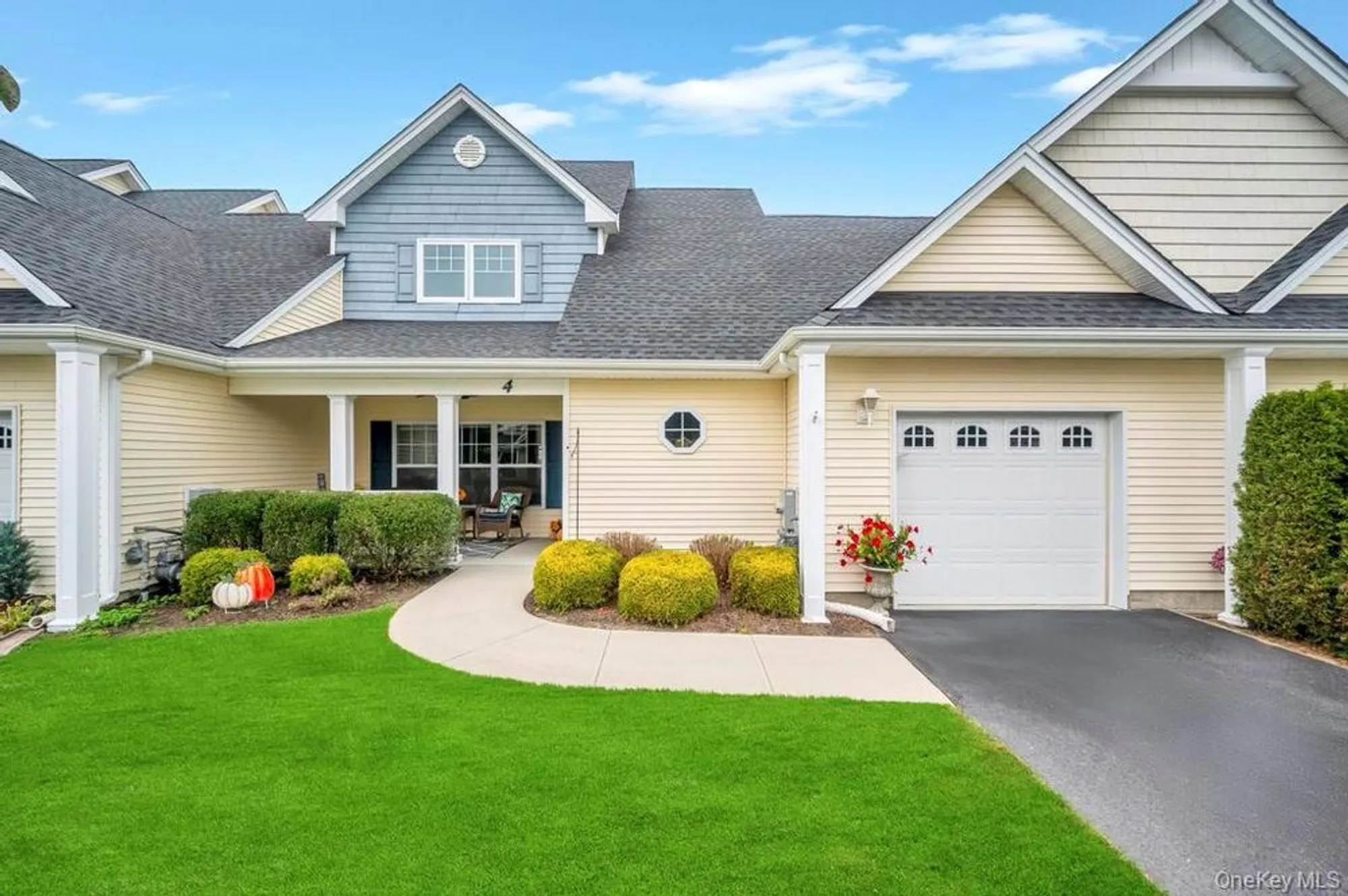 Property Slideshow image 8 of 42 | 4 haverton ct, Riverhead, NY, 11901