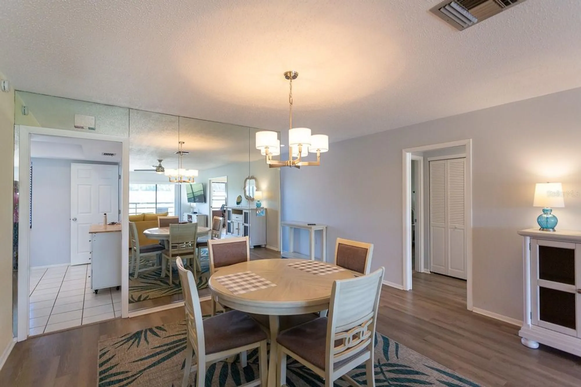 Property Slideshow image 11 of 41 | 5630 golf pointe dr 206, Sarasota, FL, 34243