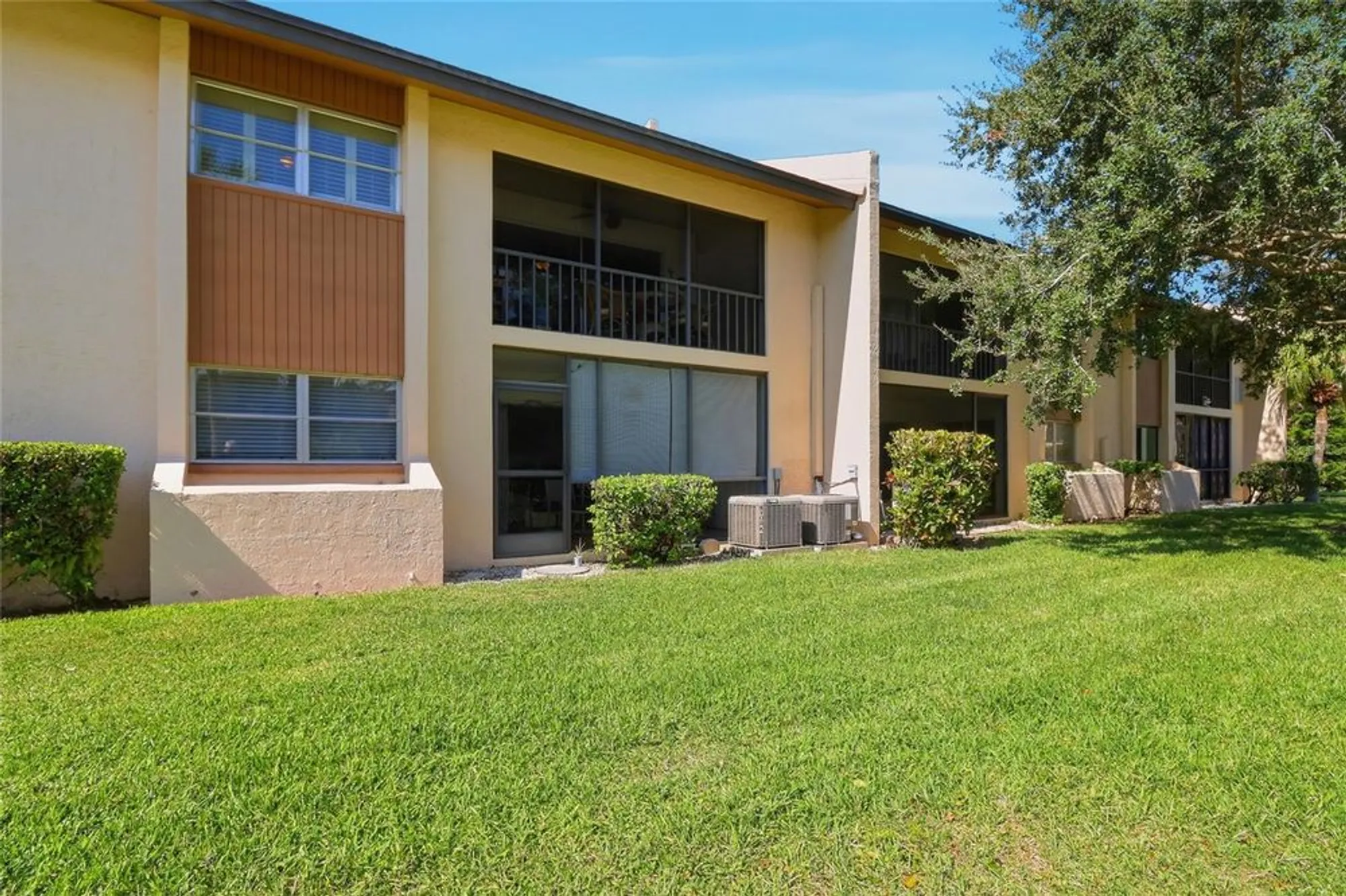 Property Slideshow image 38 of 39 | 2447 clubhouse cir 203, Sarasota, FL, 34232