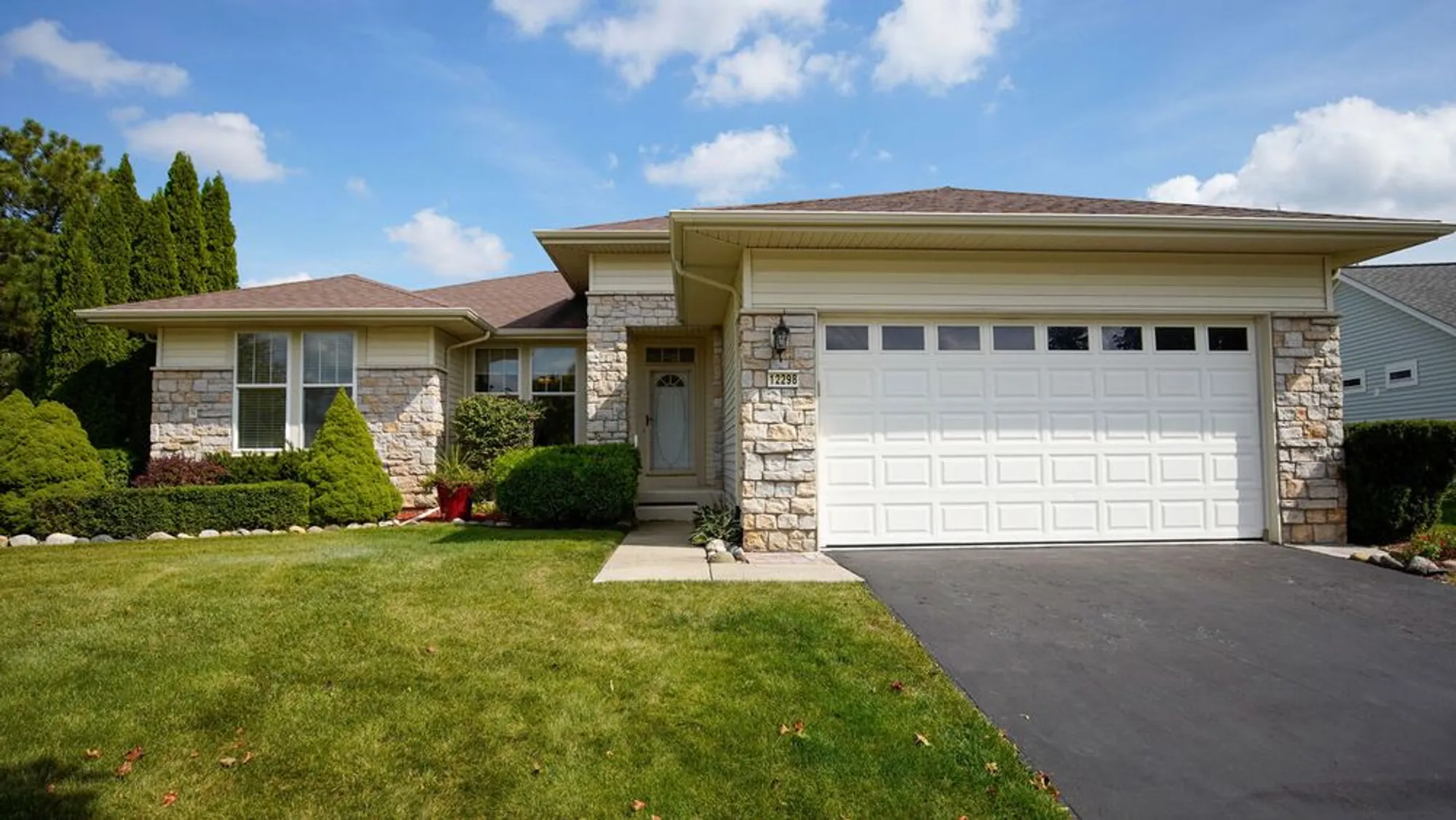 Property Slideshow image 2 of 38 | 12298 winding creek loop, Huntley, IL, 60142