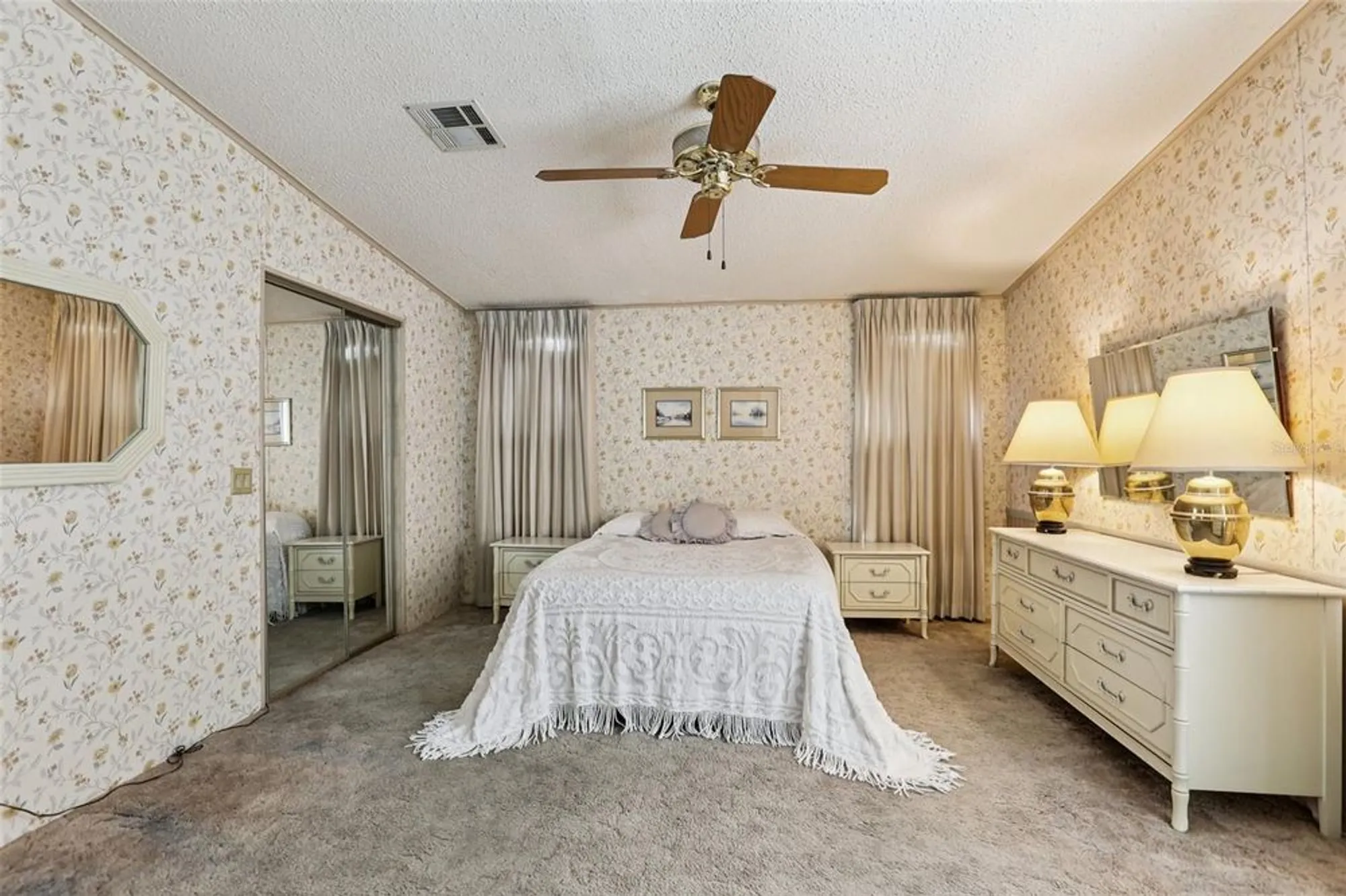 Property Slideshow image 22 of 42 | 4933 colonnades cir, Lakeland, FL, 33811