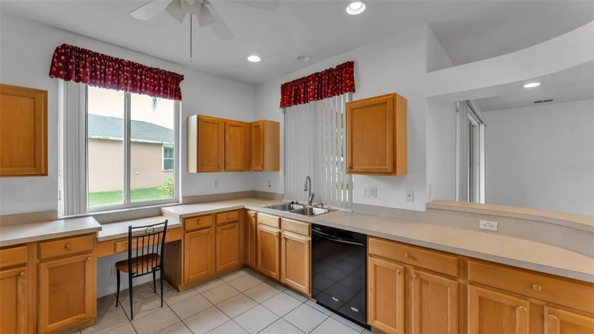 Property Slideshow image 15 of 37 | 4268 windchime ln, Lakeland, FL, 33811
