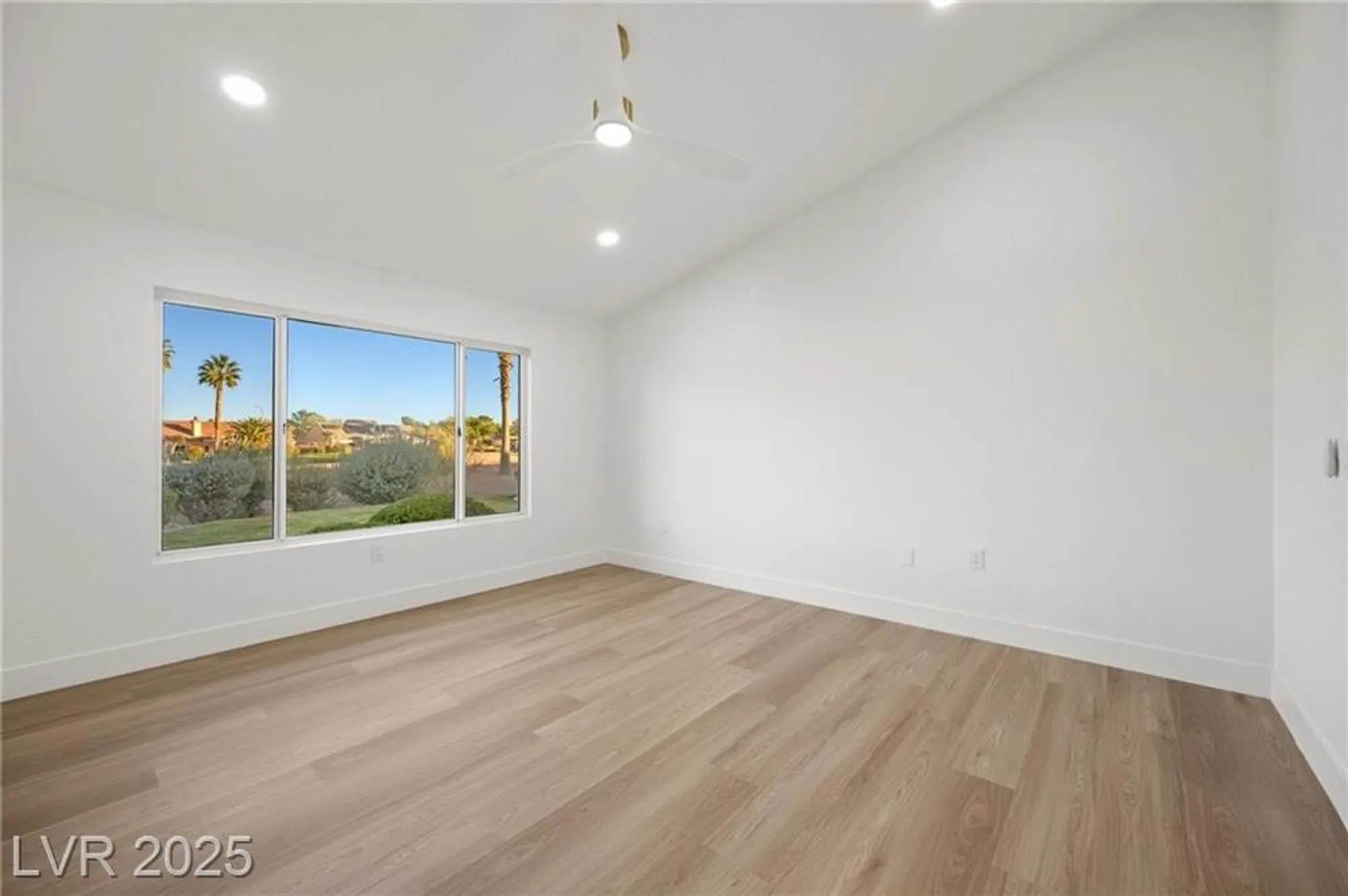 Property Slideshow image 29 of 44 | 2808 crown ridge dr, Las Vegas, NV, 89134