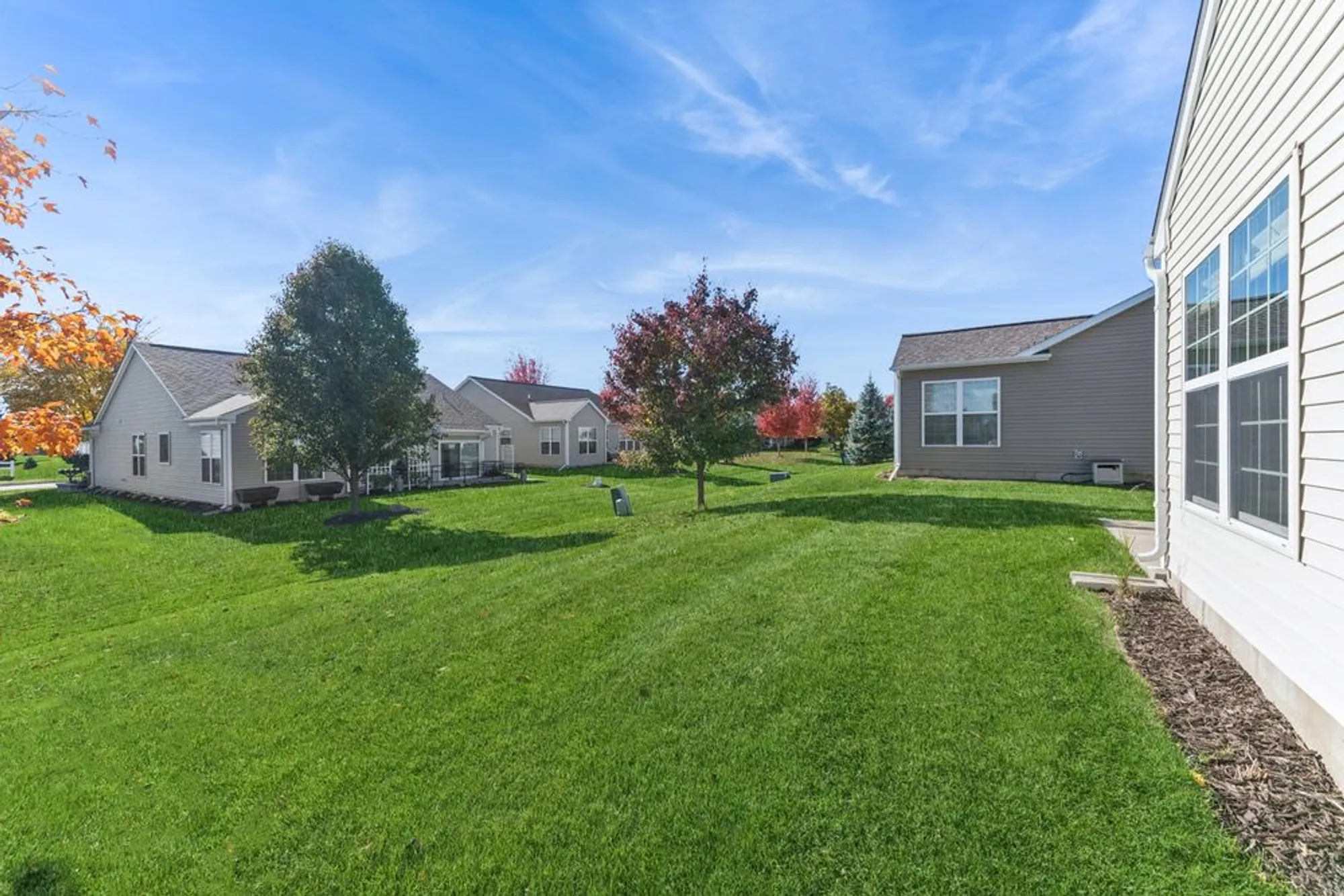 Property Slideshow image 18 of 28 | 2920 stoney creek dr, Elgin, IL, 60124