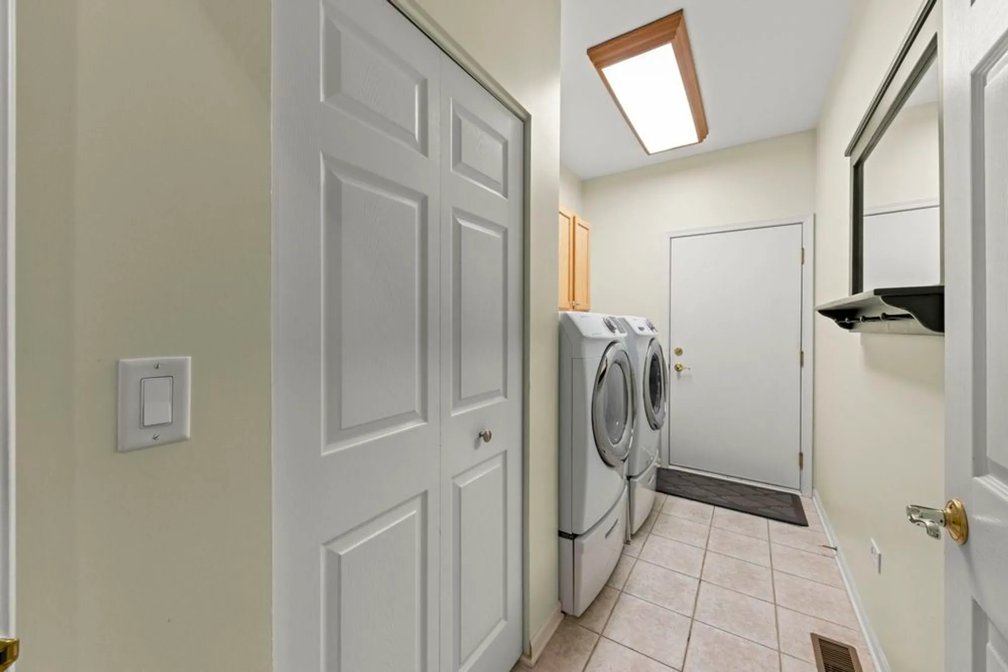 Property Slideshow image 23 of 58 | 16174 seneca lake cir, Crest Hill, IL, 60403