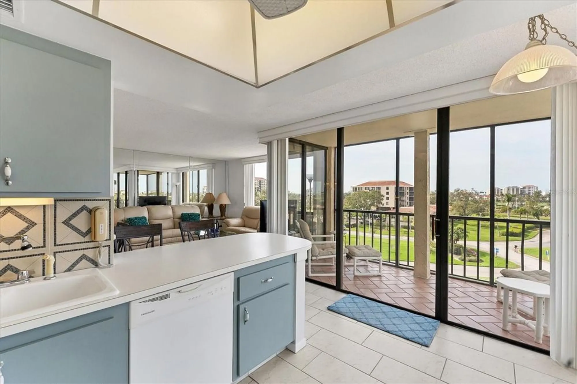 Property Slideshow image 8 of 31 | 6158 palma del mar blvd s apt 504, St Petersburg, FL, 33715