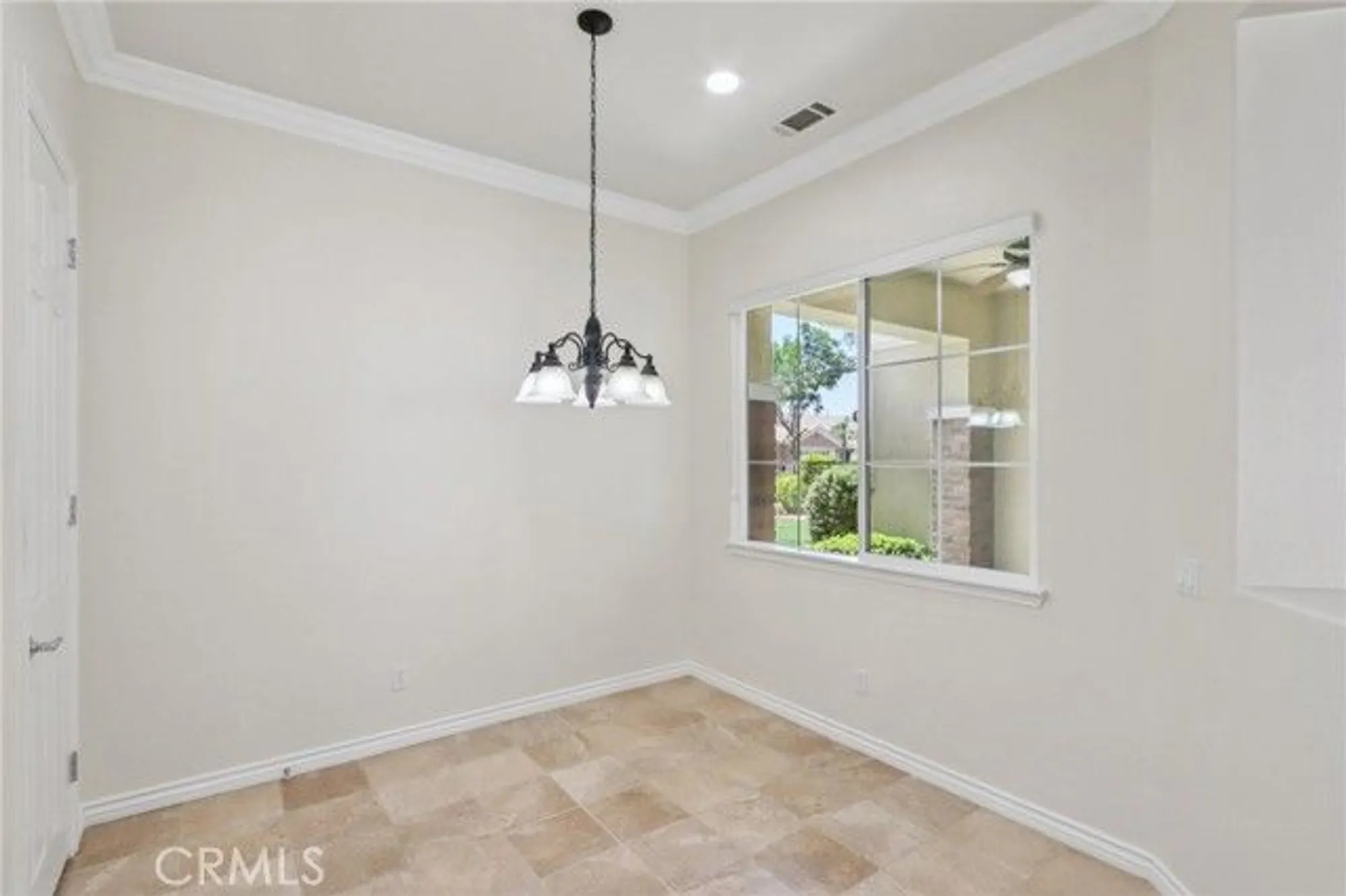 Property Slideshow image 10 of 70 | 5136 via bajamar, Hemet, CA, 92545