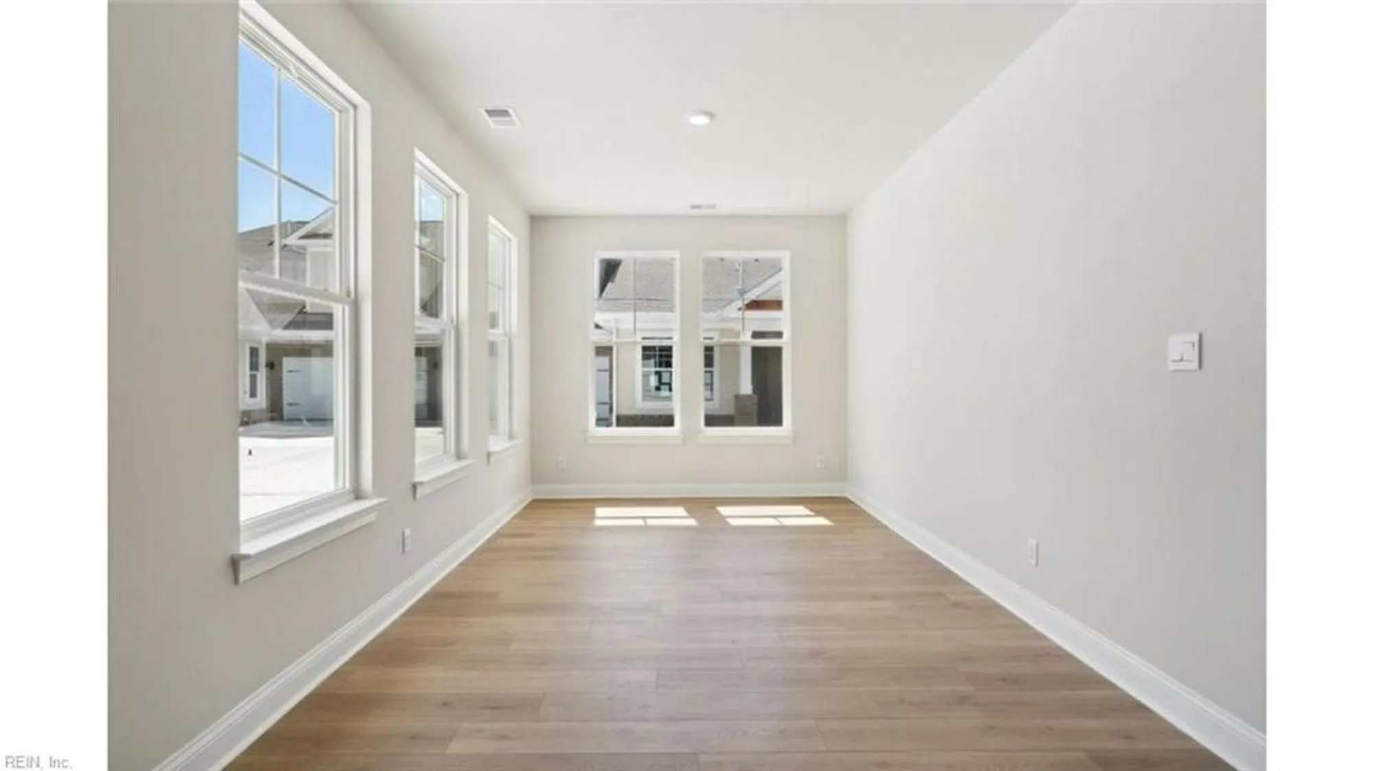 Property Slideshow image 17 of 34 | 2212 edwin dr, Chesapeake, VA, 23322