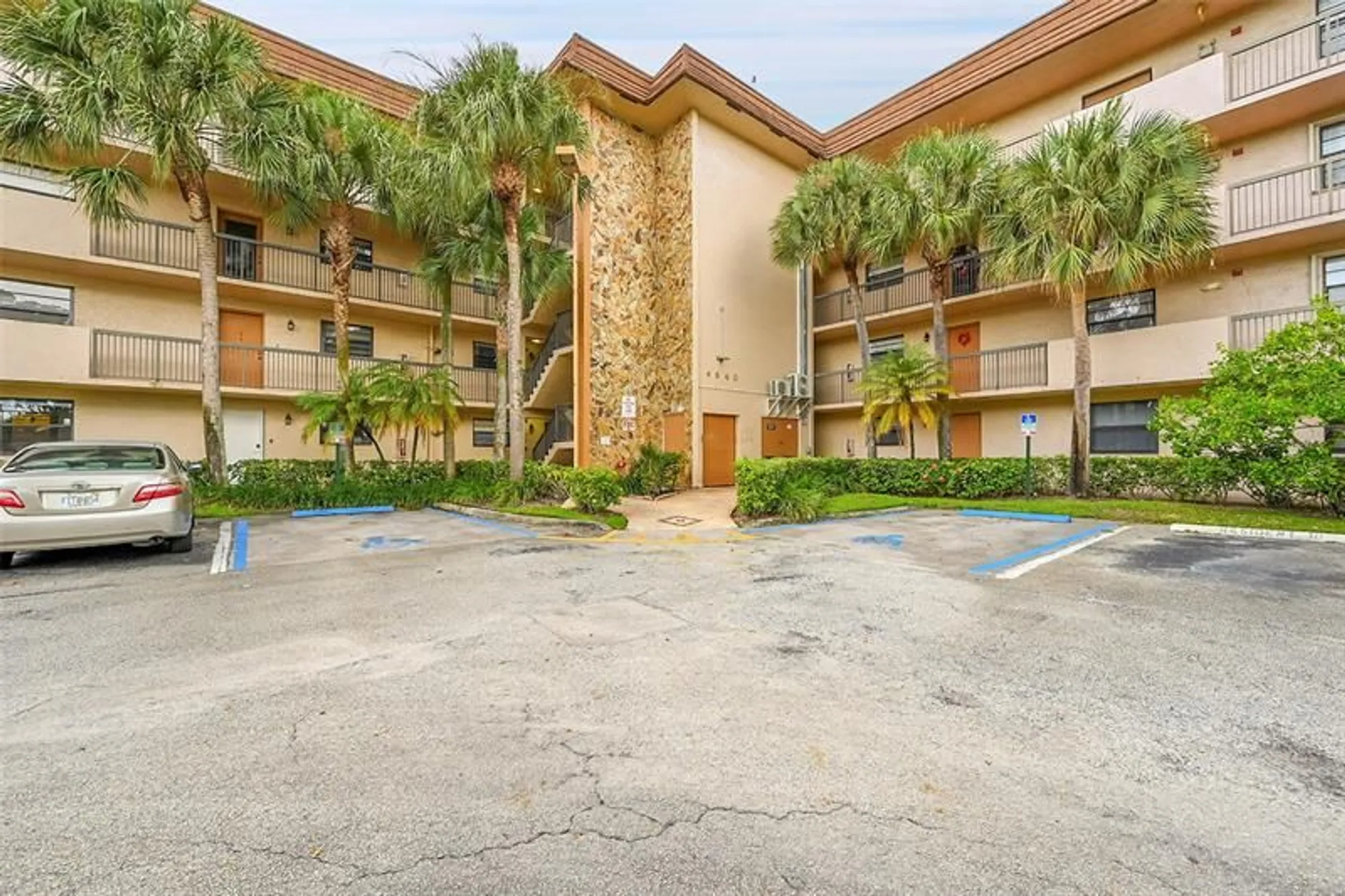 Property Slideshow image 5 of 64 | 4940 e sabal palm blvd apt 202, Tamarac, FL, 33319