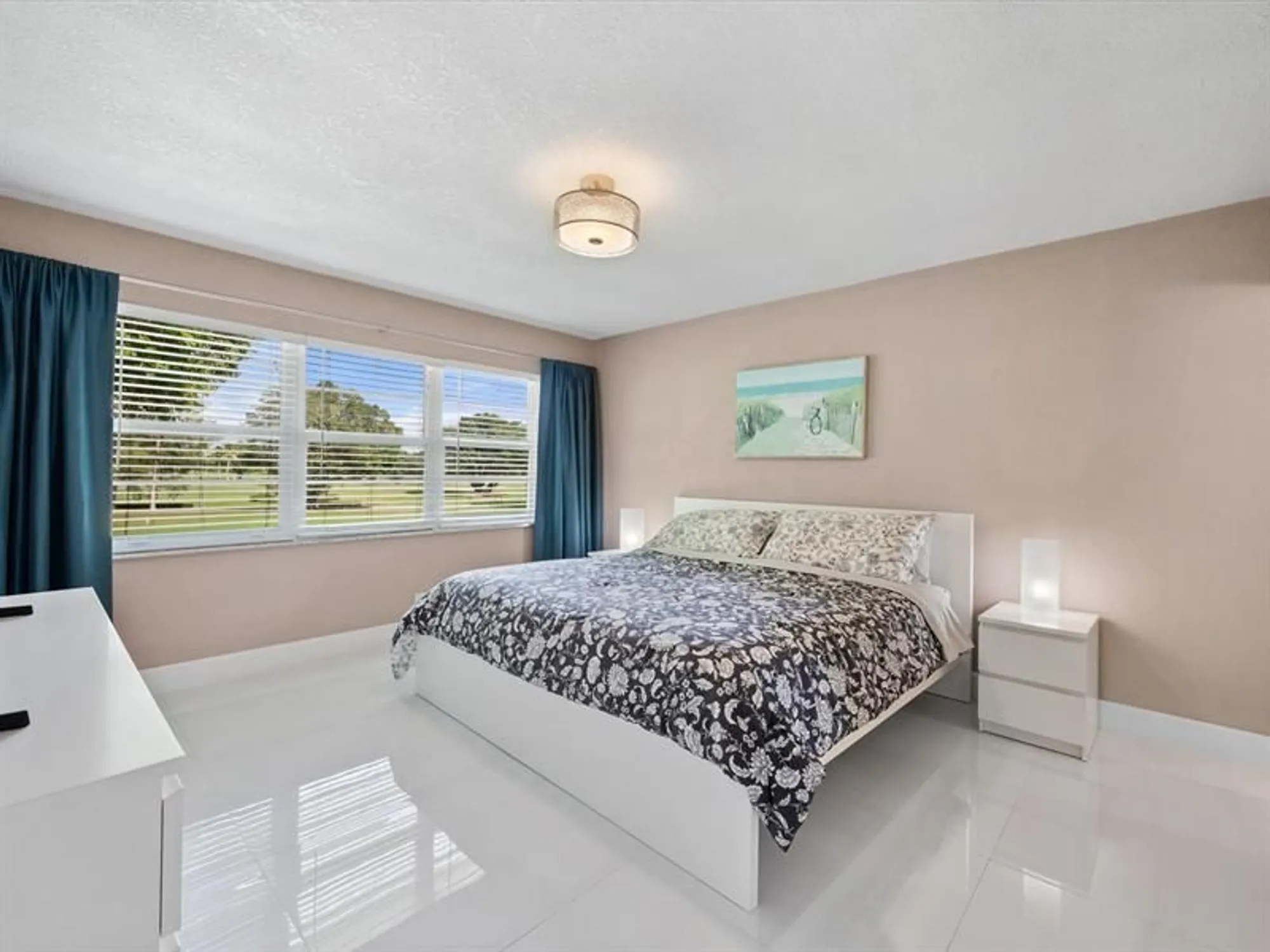 Property Slideshow image 19 of 44 | 9300 n hollybrook lake dr 303, Pembroke Pines, FL, 33025