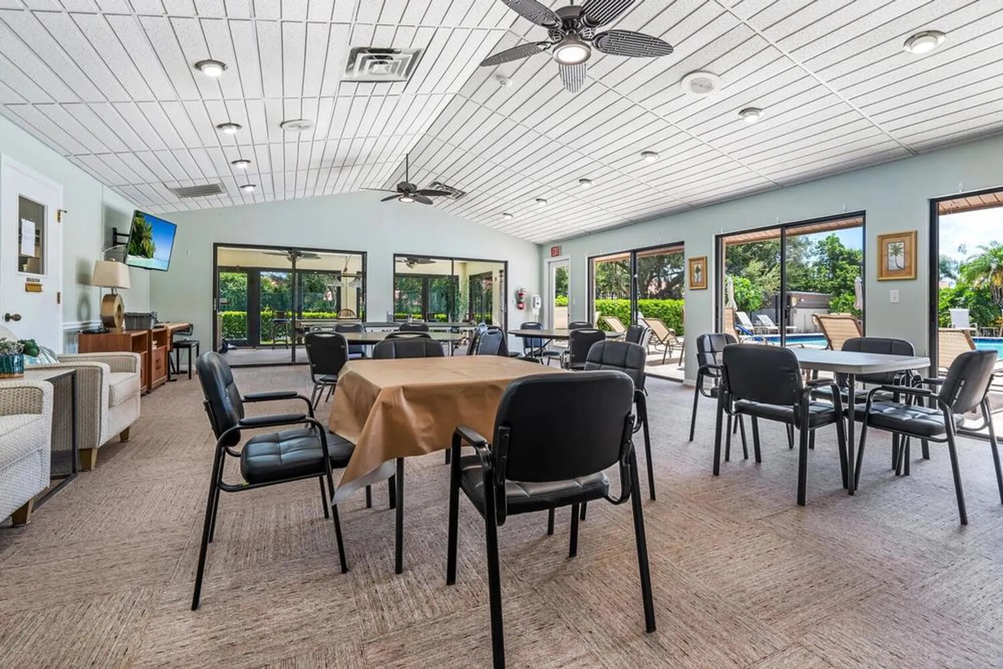 Property Slideshow image 44 of 49 | 4033 wilshire cir 139, Sarasota, FL, 34238