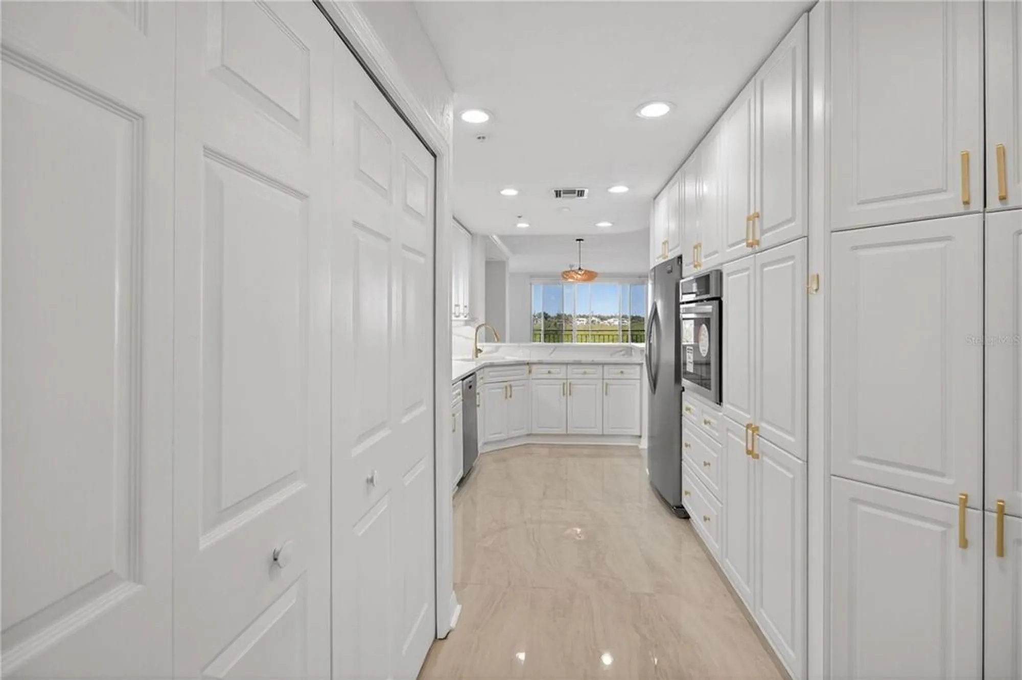 Property Slideshow image 13 of 59 | 5430 eagles point cir 202, Sarasota, FL, 34231