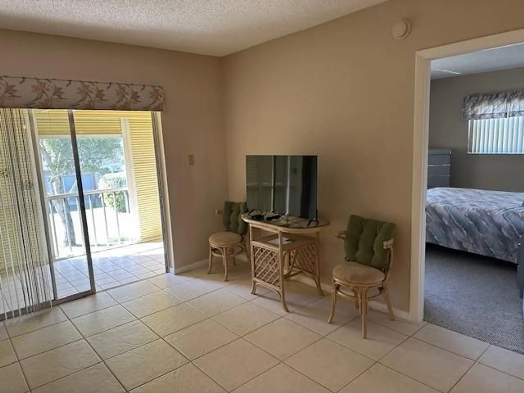 Property Slideshow image 8 of 26 | 7950 nw 5th ct 208, Margate, FL, 33063