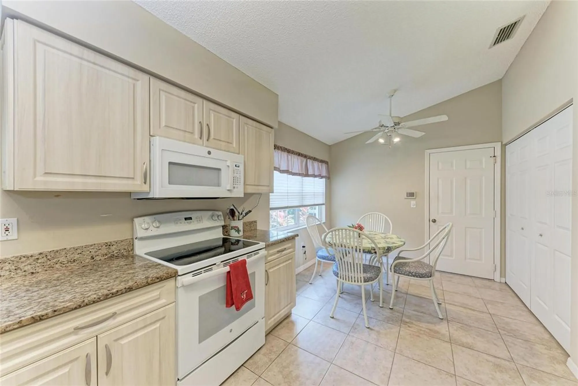 Property Slideshow image 15 of 43 | 5513 83rd ter, Sarasota, FL, 34243