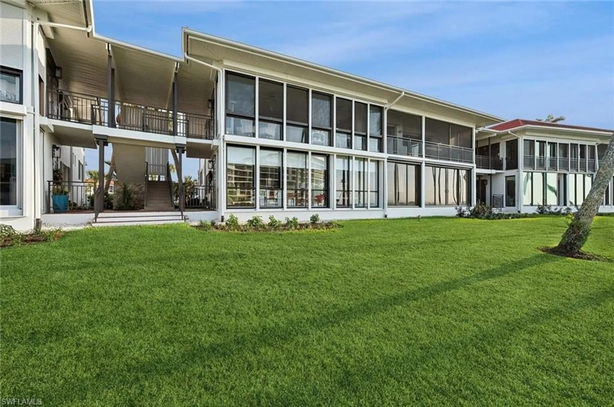 Property Slideshow image 18 of 28 | 2246 gulf shore blvd l2, Naples, FL, 34102