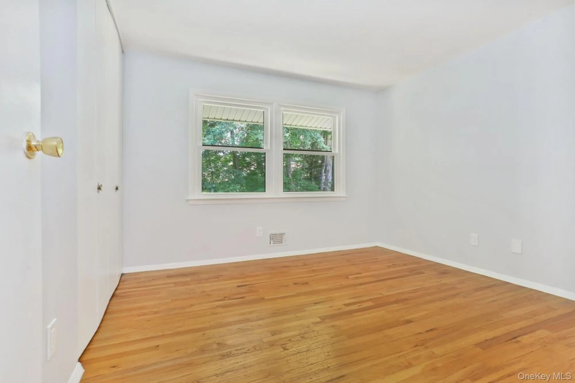 Property Slideshow image 6 of 15 | 34 warwick pl d, Yorktown Heights, NY, 10598