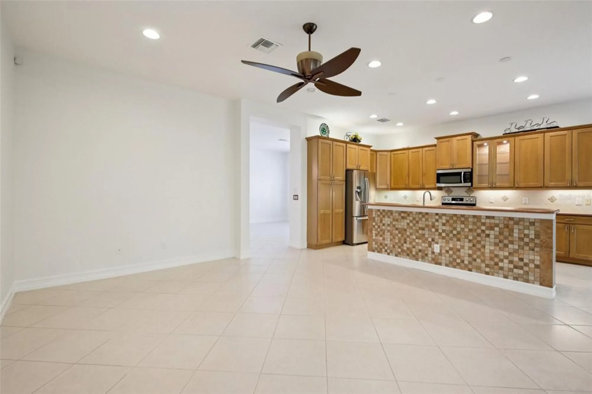 Property Slideshow image 10 of 53 | 5004 sandy brook cir, Wimauma, FL, 33598