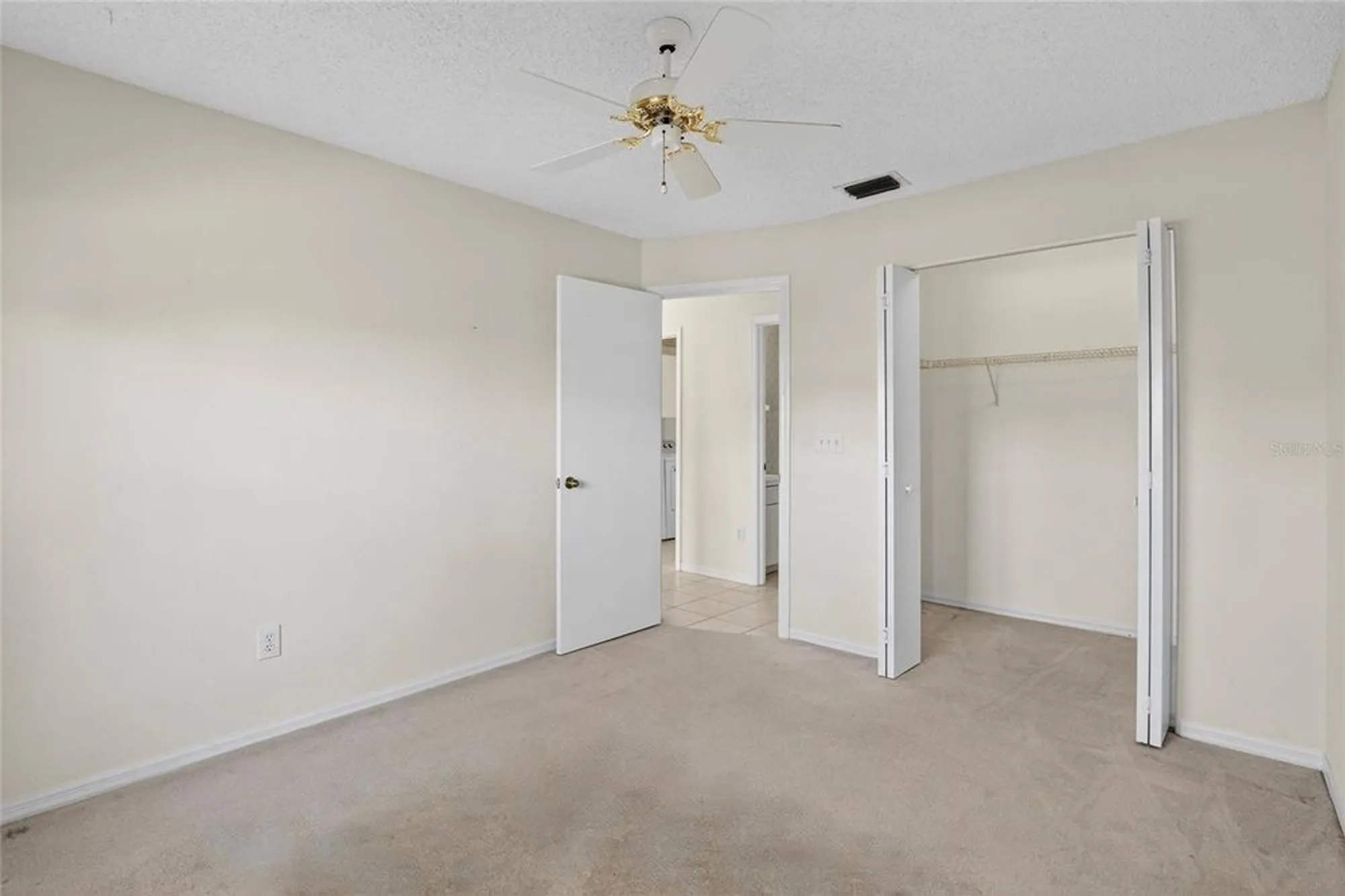 Property Slideshow image 14 of 50 | 331 caloosa palms ct, Sun City Center, FL, 33573
