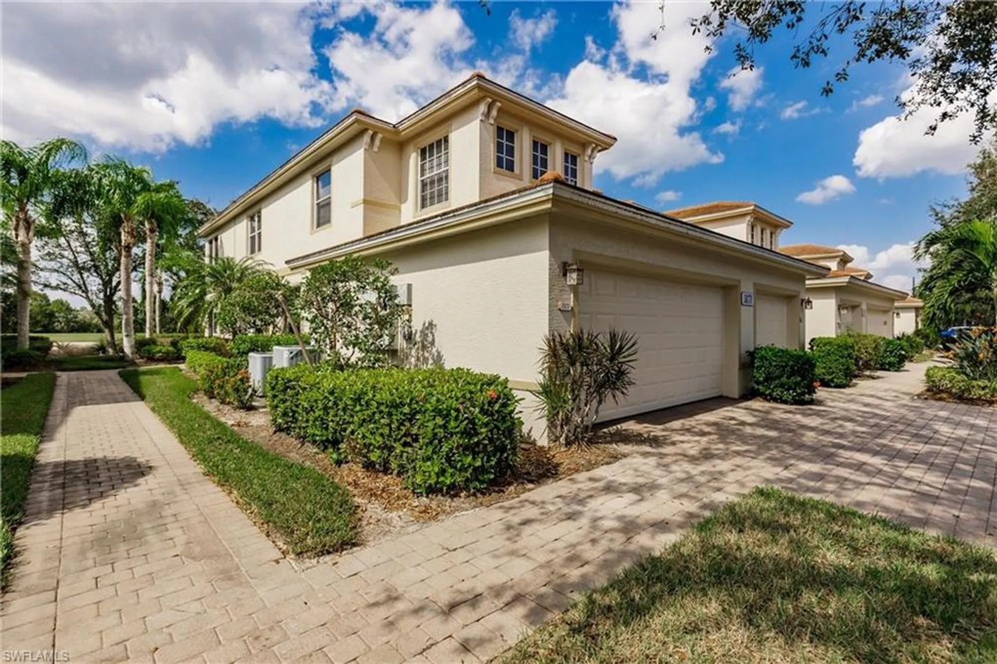 Property Slideshow image 2 of 49 | 3071 meandering way apt 101, Fort Myers, FL, 33905