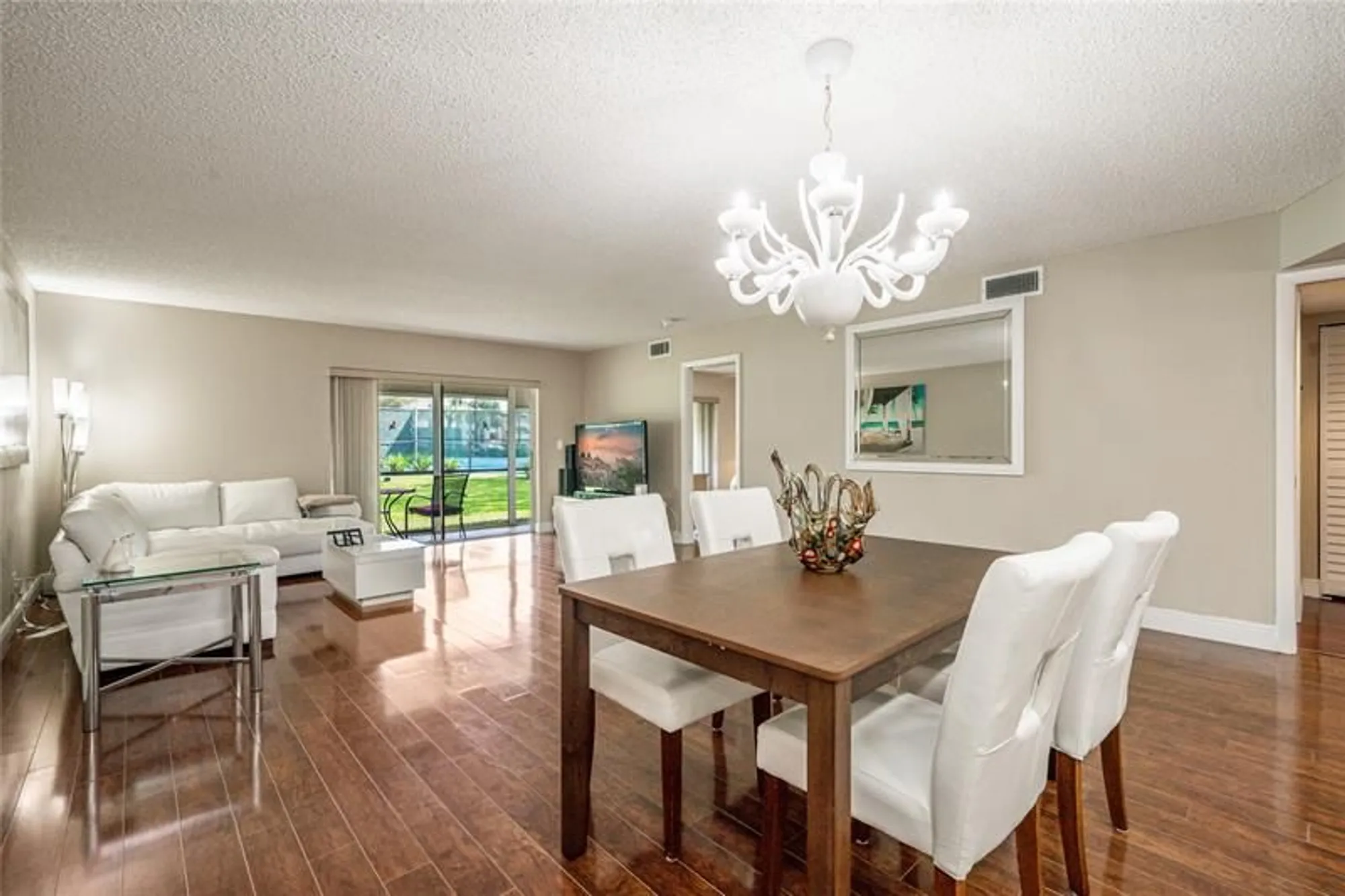 Property Slideshow image 8 of 54 | 150 s hollybrook ter 107, Pembroke Pines, FL, 33025