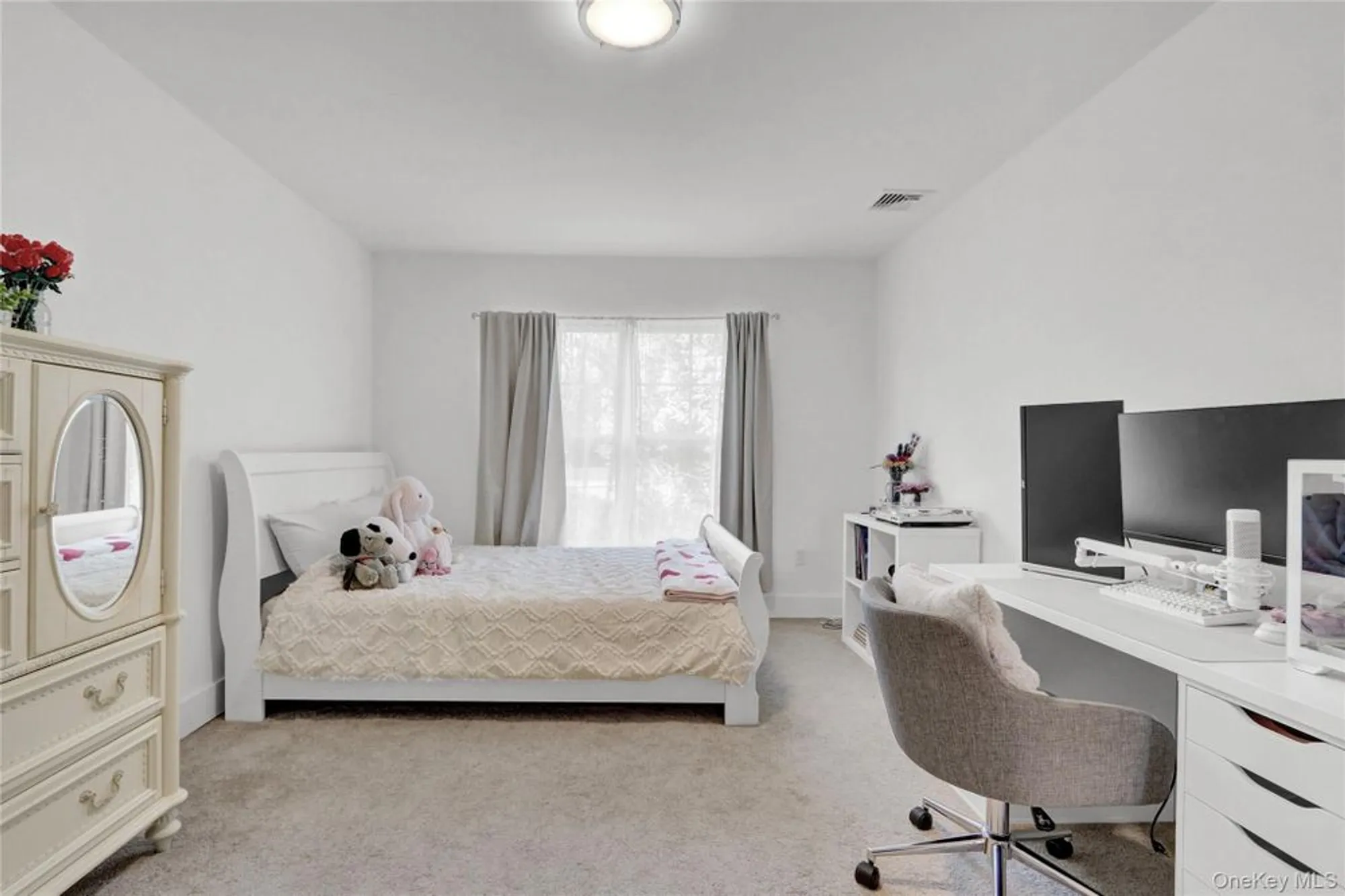 Property Slideshow image 13 of 25 | 704 breton way # 704, Glen Cove, NY, 11542