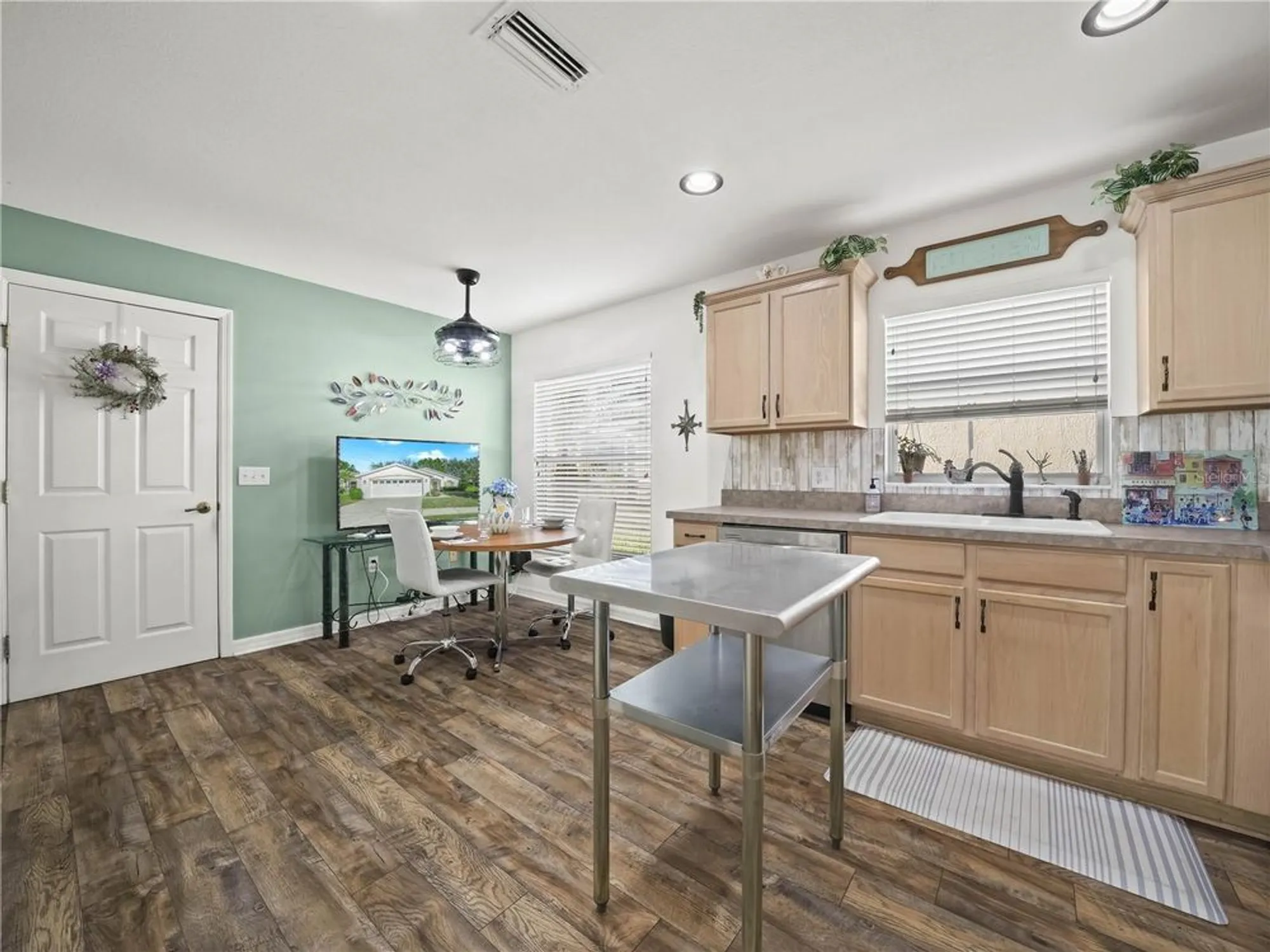 Property Slideshow image 11 of 51 | 341 lake suzanne dr, Lake Wales, FL, 33859