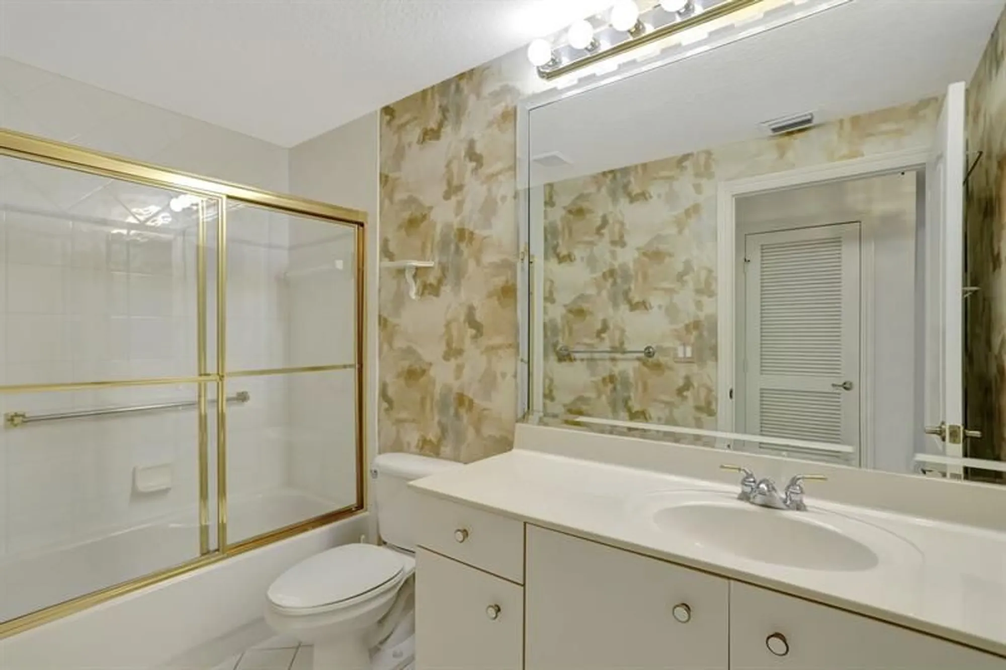 Property Slideshow image 12 of 36 | 7727 southampton ter 205, Tamarac, FL, 33321