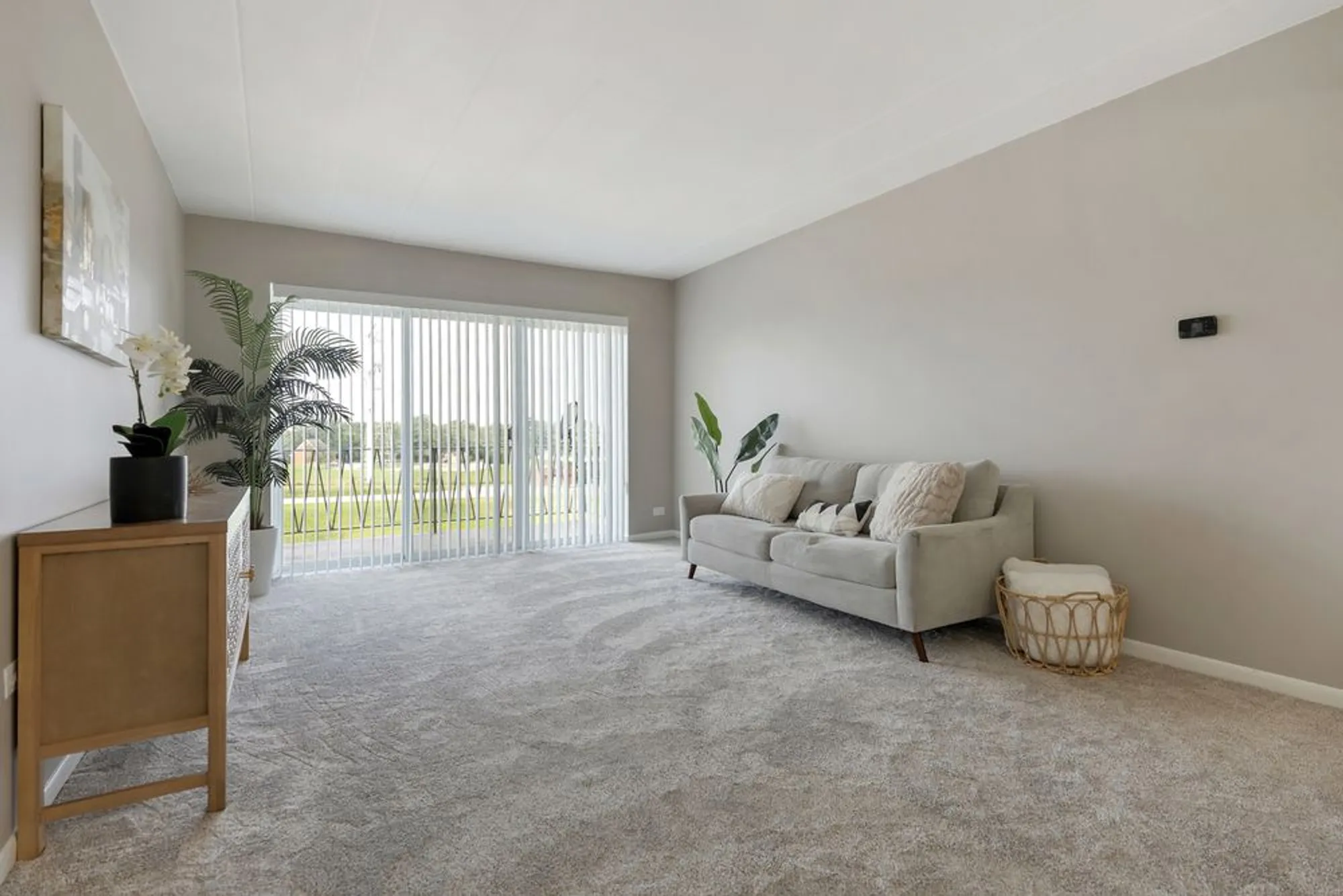 Property Slideshow image 4 of 19 | 2900 maple ave 17e, Downers Grove, IL, 60515