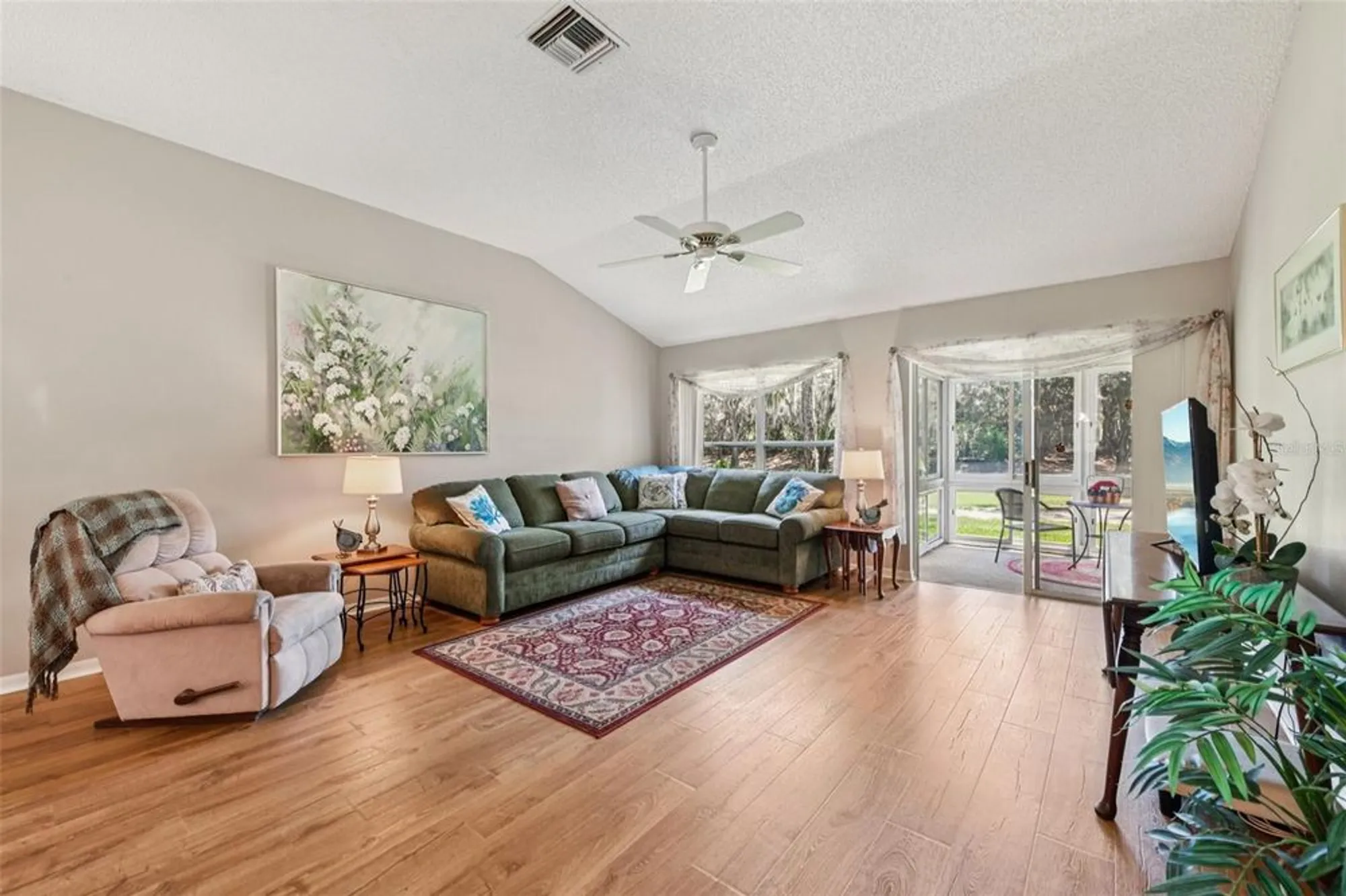 Property Slideshow image 8 of 53 | 516 loma paseo dr, The Villages, FL, 32159