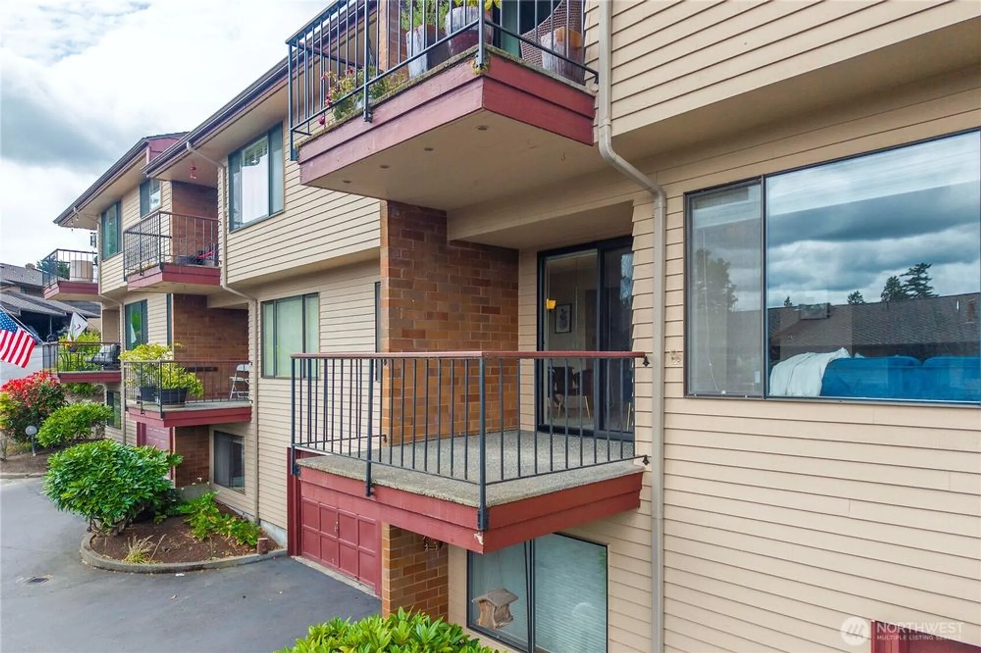 Property Slideshow image 22 of 35 | 10637 glen acres dr s # 10637, Seattle, WA, 98168