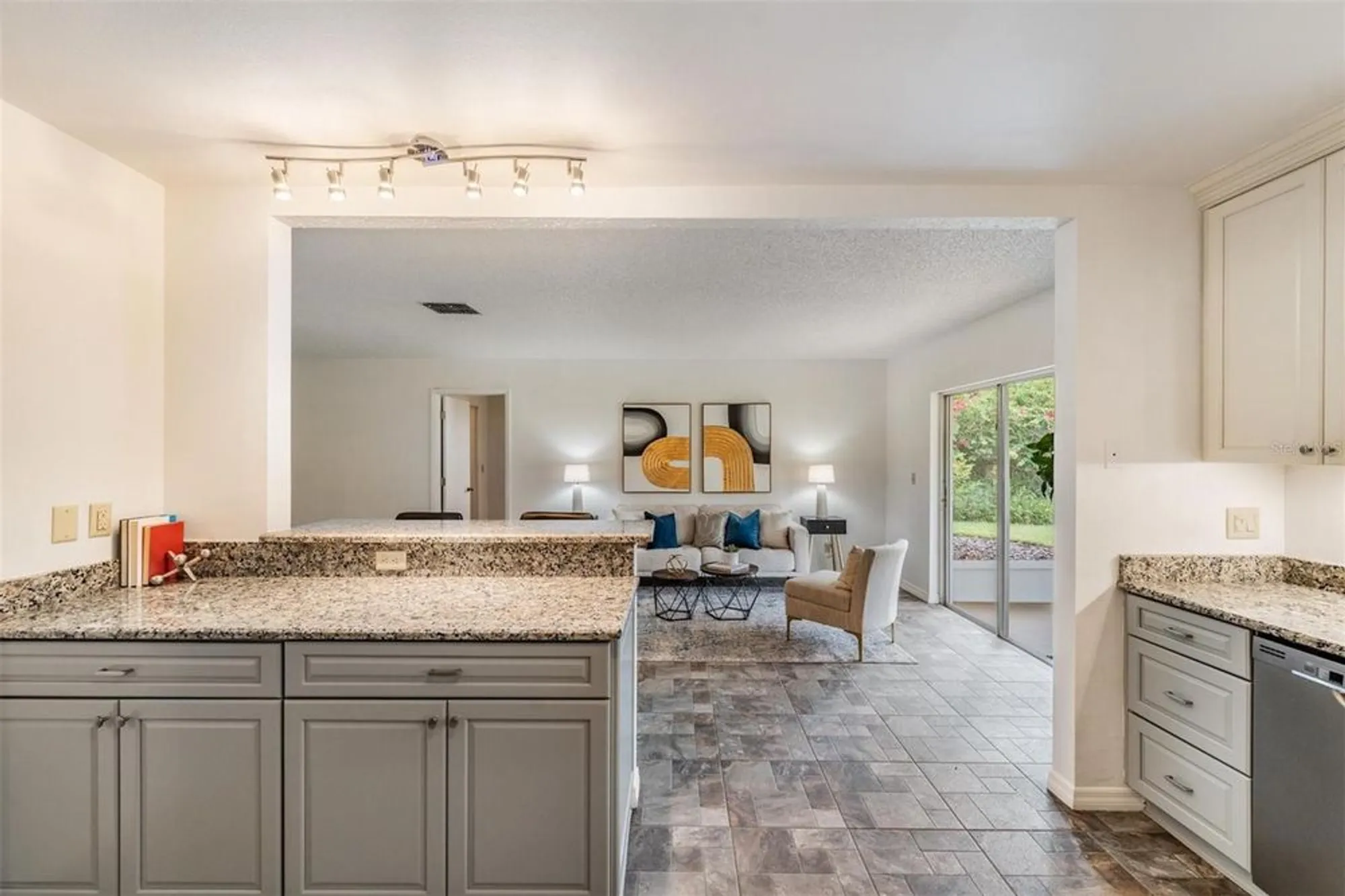 Property Slideshow image 9 of 26 | 2820 lomond dr, Palm Harbor, FL, 34684