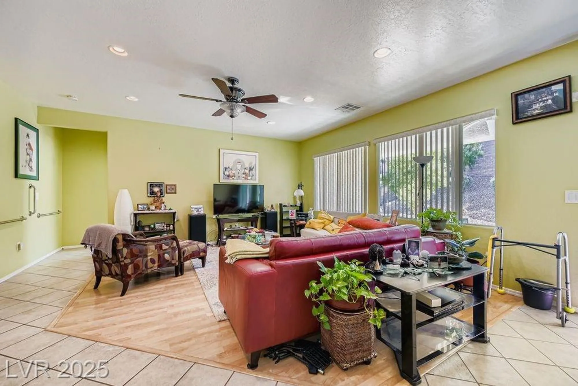 Property Slideshow image 10 of 39 | 2515 jada dr, Henderson, NV, 89044