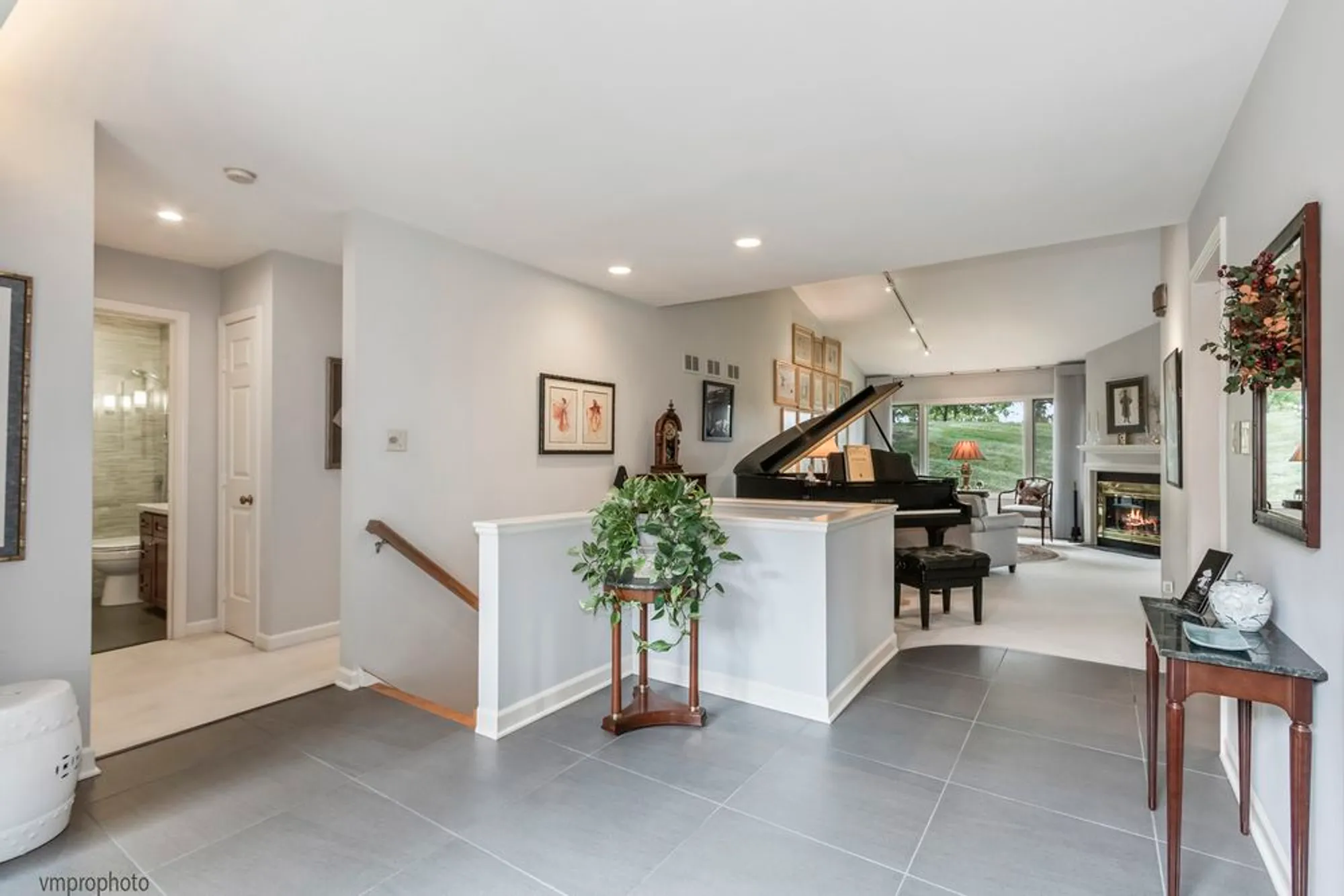 Property Slideshow image 7 of 37 | 68 thornhill ln, Lake Barrington, IL, 60010