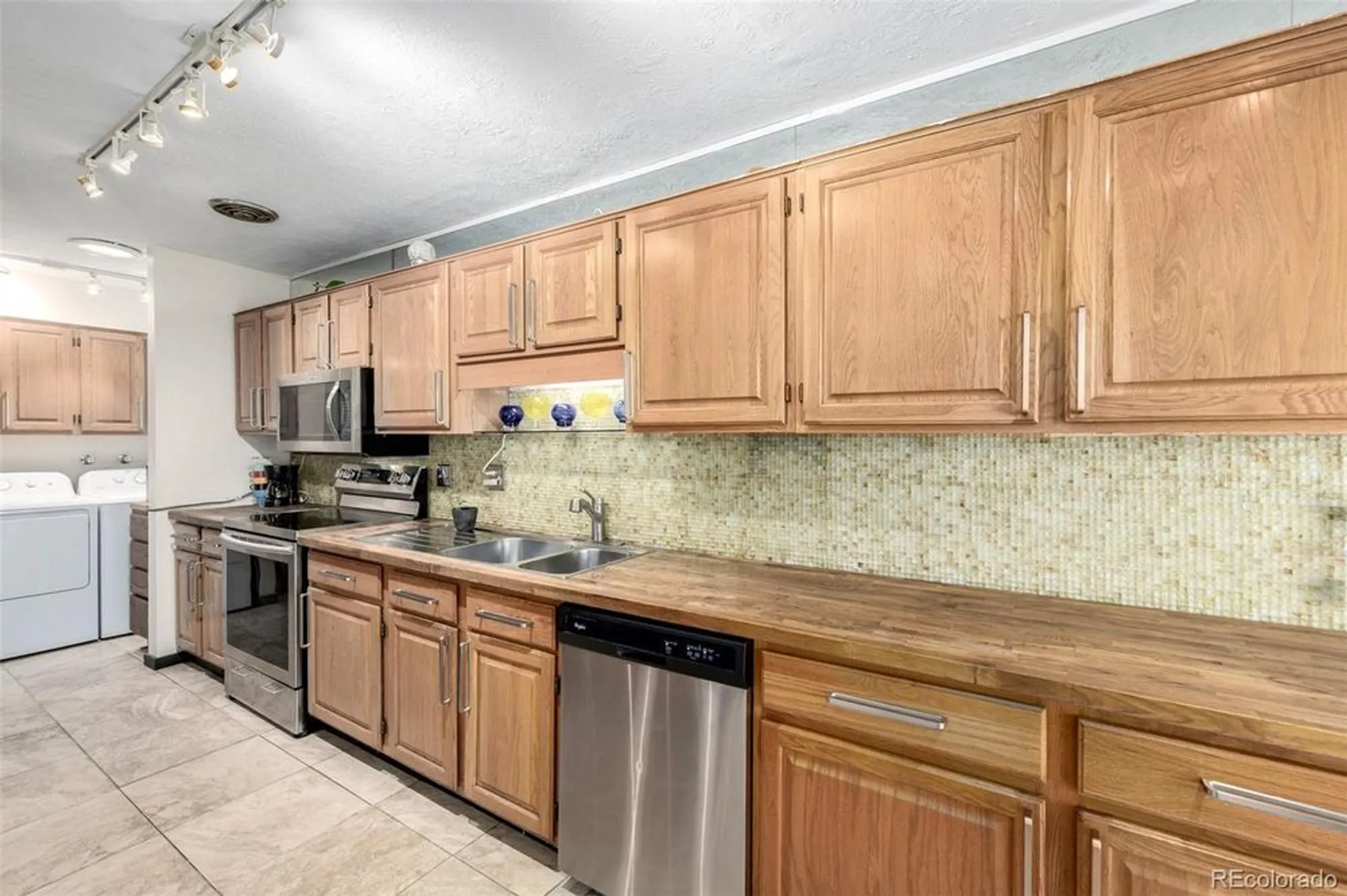 Property Slideshow image 13 of 46 | 7466 w cedar cir, Lakewood, CO, 80226