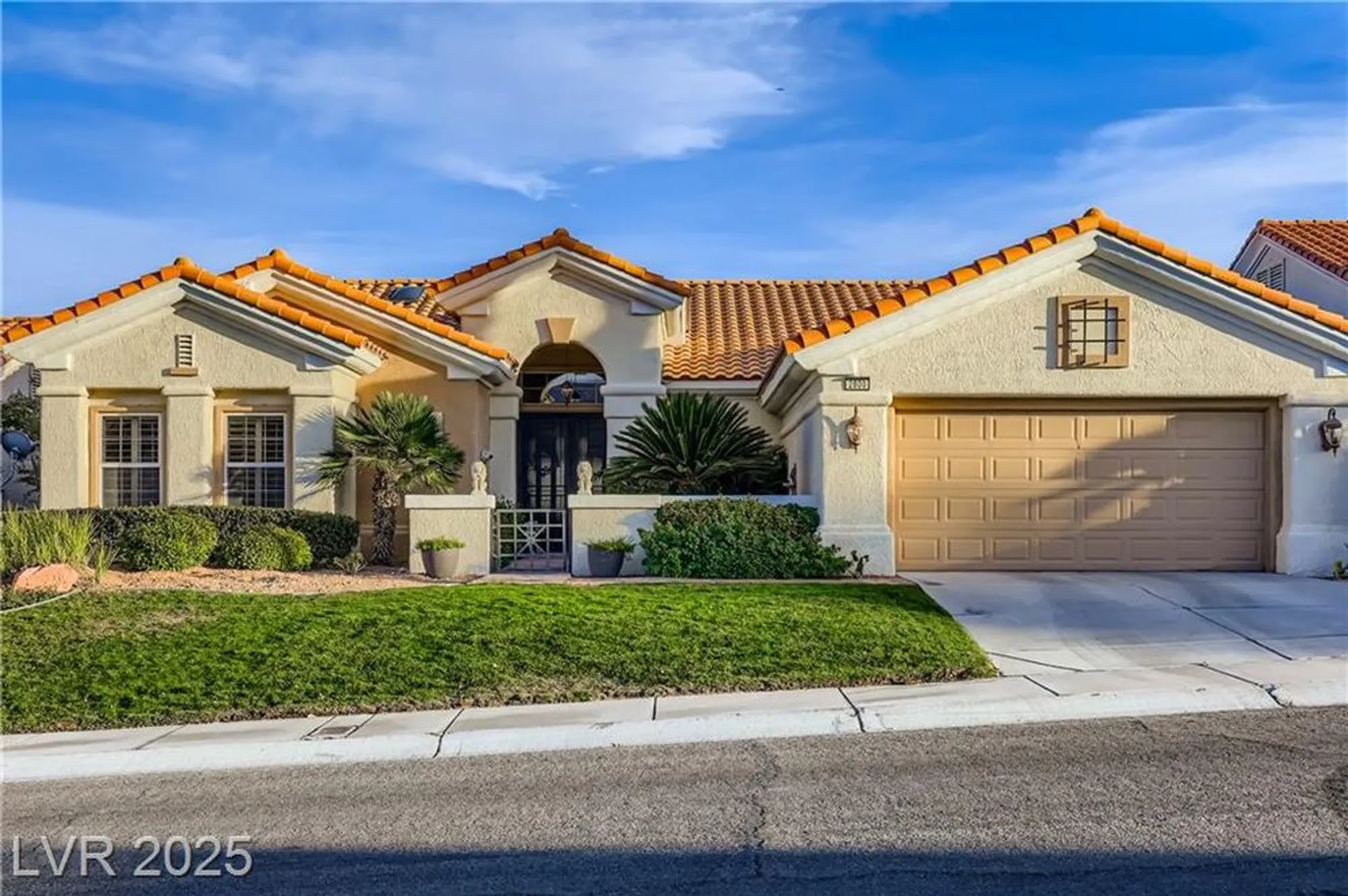 Property Slideshow image 16 of 35 | 2800 darby falls dr, Las Vegas, NV, 89134