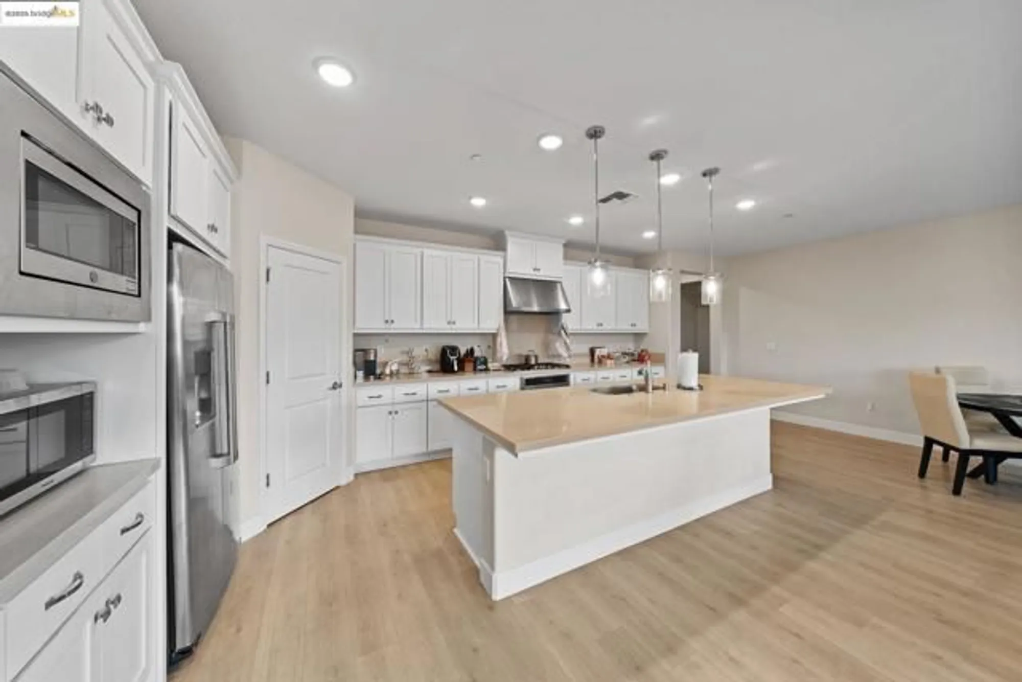 Property Slideshow image 6 of 22 | 1052 camborne dr, Manteca, CA, 95336