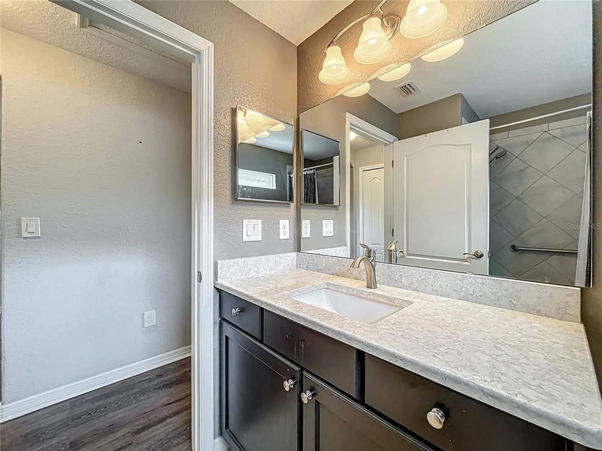 Property Slideshow image 24 of 49 | 27327 roanoke dr, Leesburg, FL, 34748