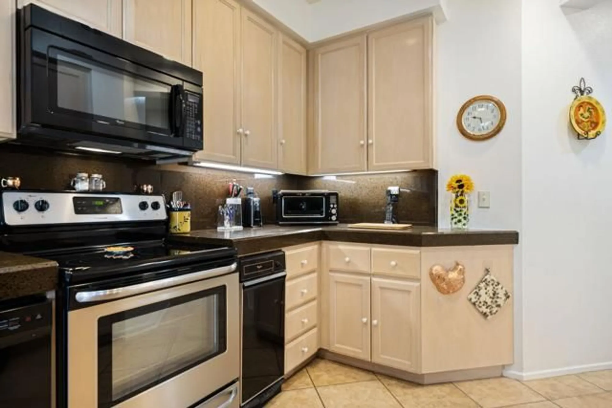 Property Slideshow image 29 of 43 | 55199 laurel vly, La Quinta, CA, 92253