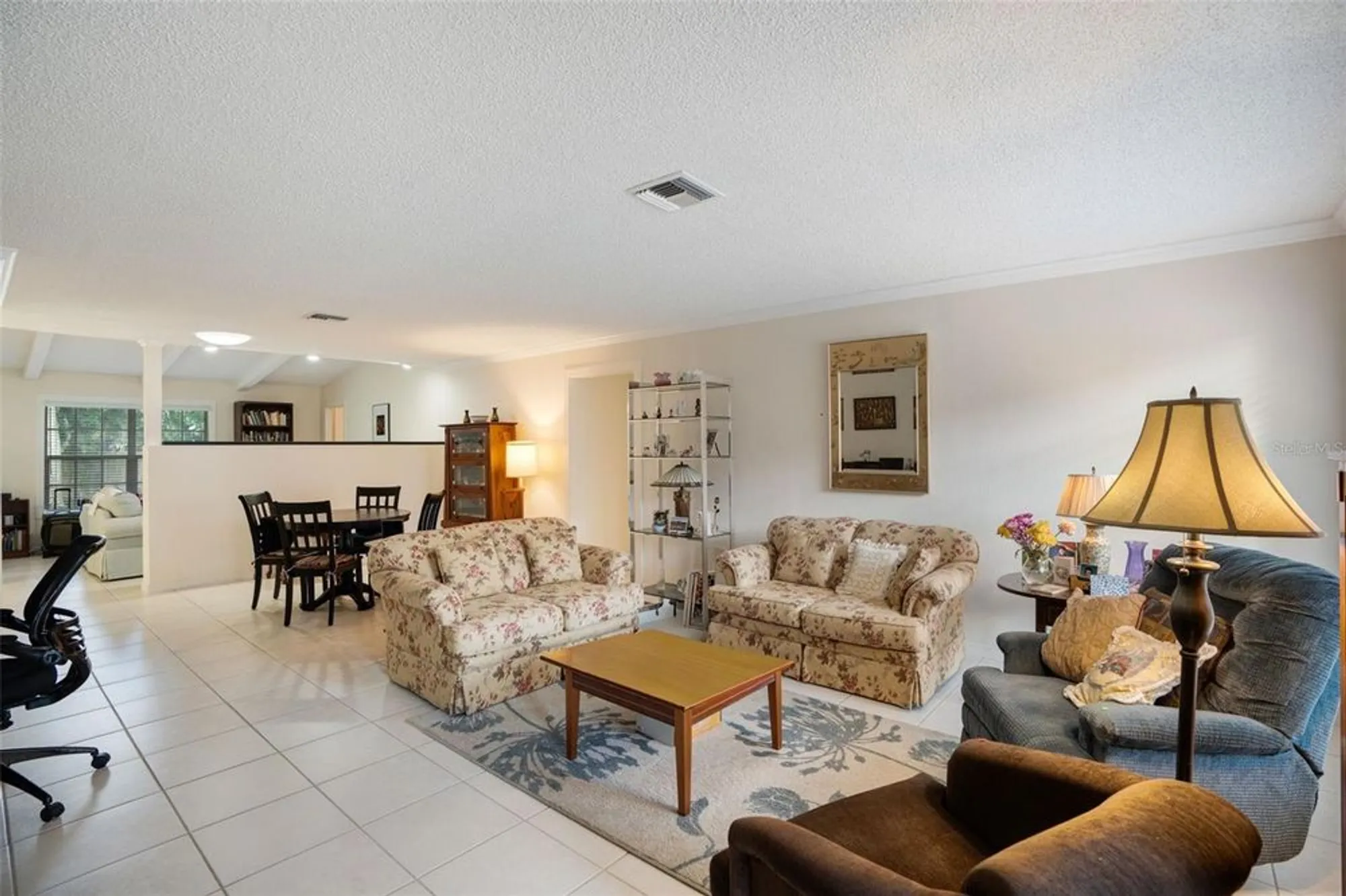 Property Slideshow image 3 of 23 | 4217 oakhurst cir 3023, Sarasota, FL, 34233
